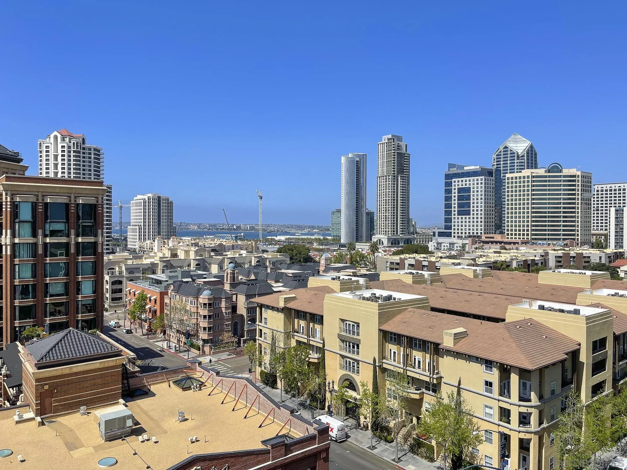 https://cdn.realtyfeed.com/cdn/127/260015855/28d492eb7d37a87e7d24e29571cbe81f.webp