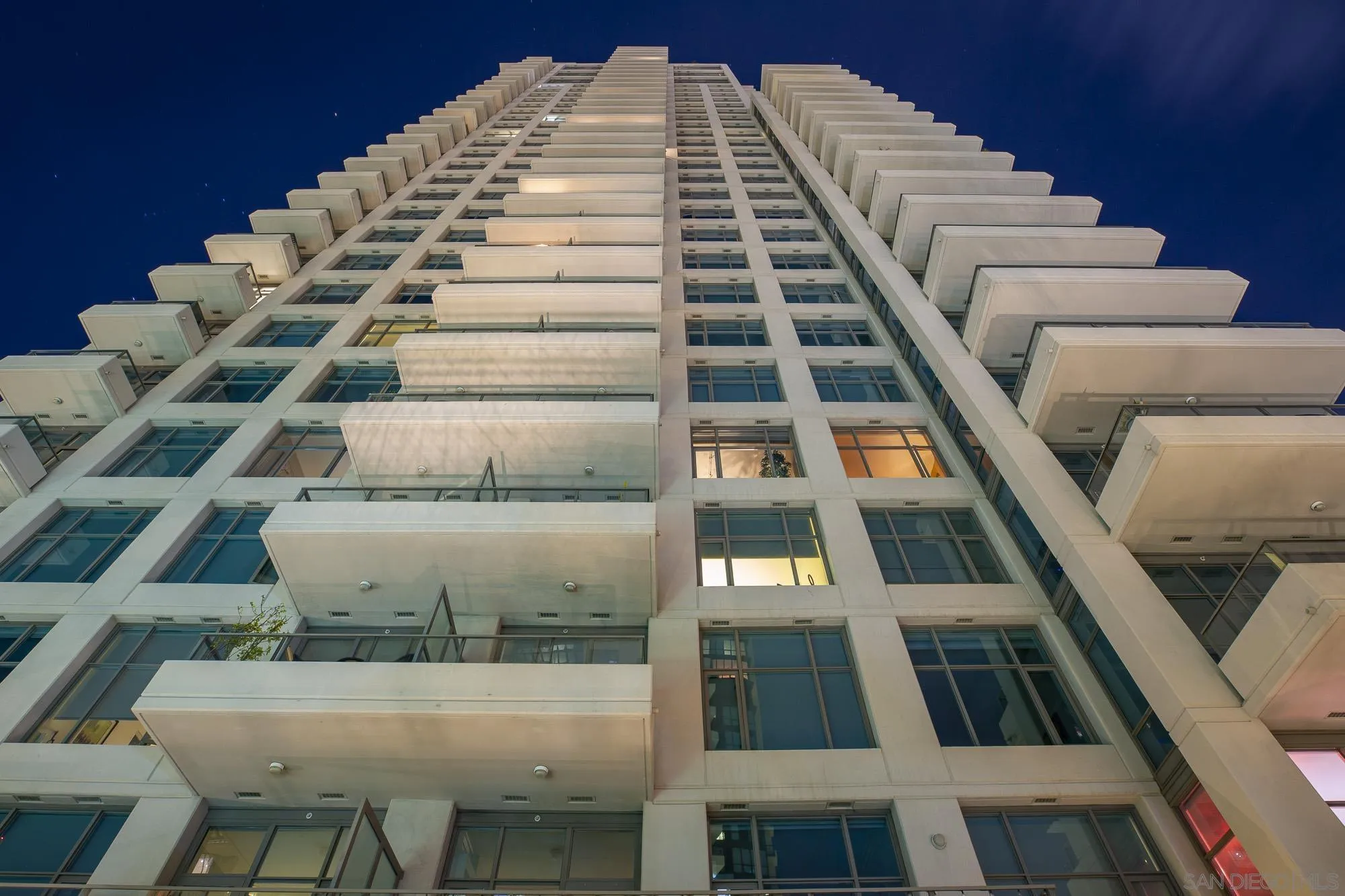 https://cdn.realtyfeed.com/cdn/127/260015855/4de75289c244f9540ffd842cafbb4cf5.webp