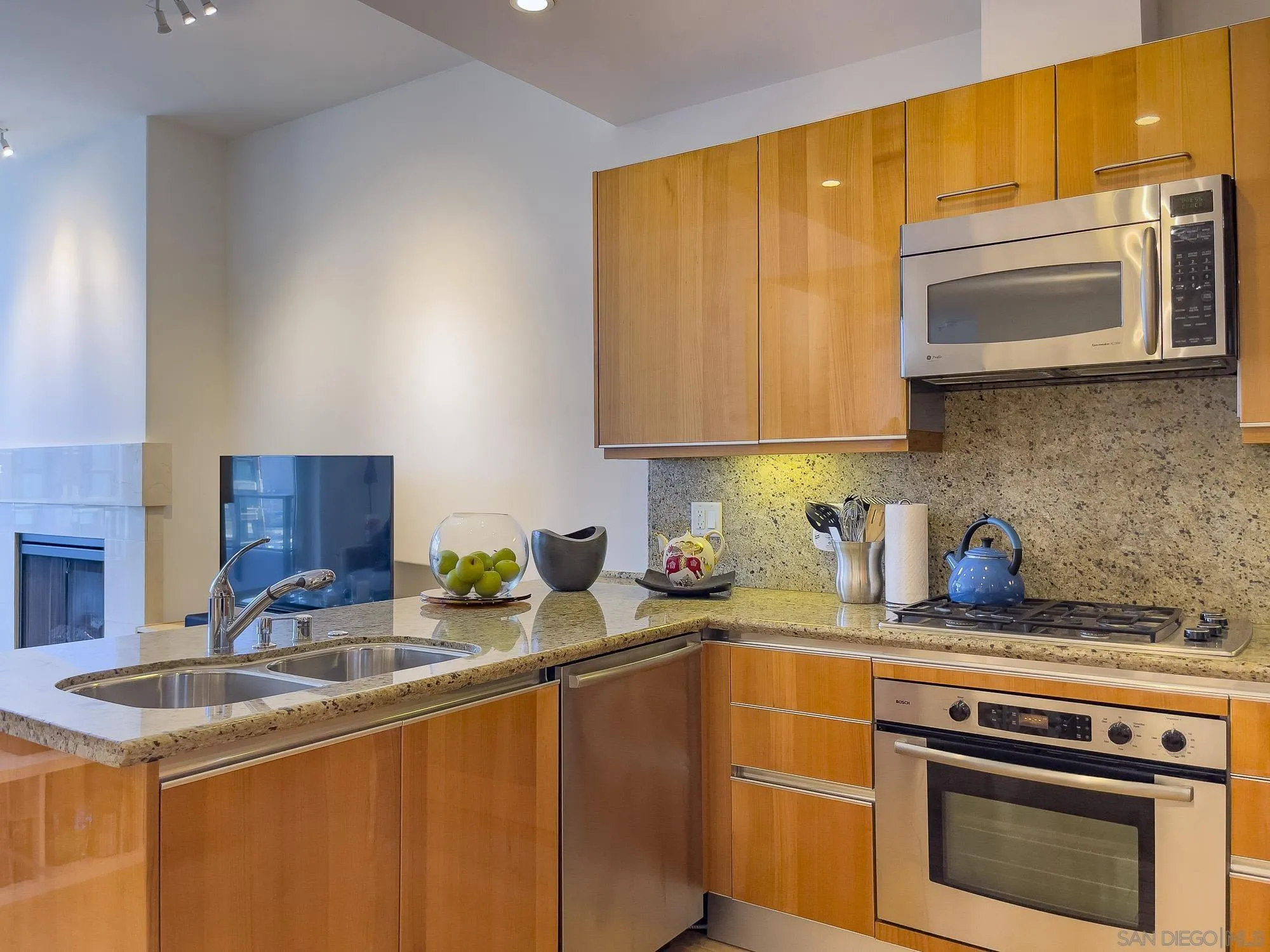 https://cdn.realtyfeed.com/cdn/127/260015855/53ec5b71f33d06b5ee3c731f622008c2.webp