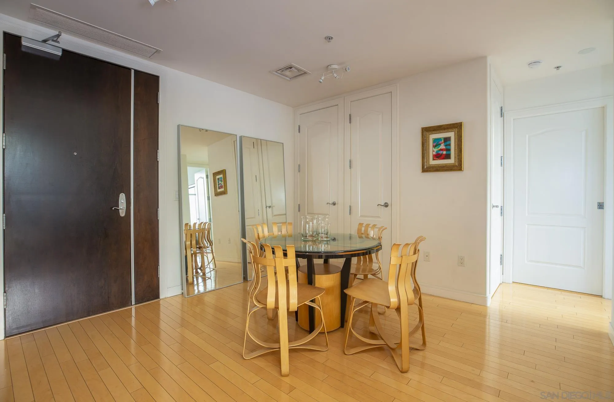 https://cdn.realtyfeed.com/cdn/127/260015855/c5d9d92fee17d4e59db72bf33e8554ee.webp