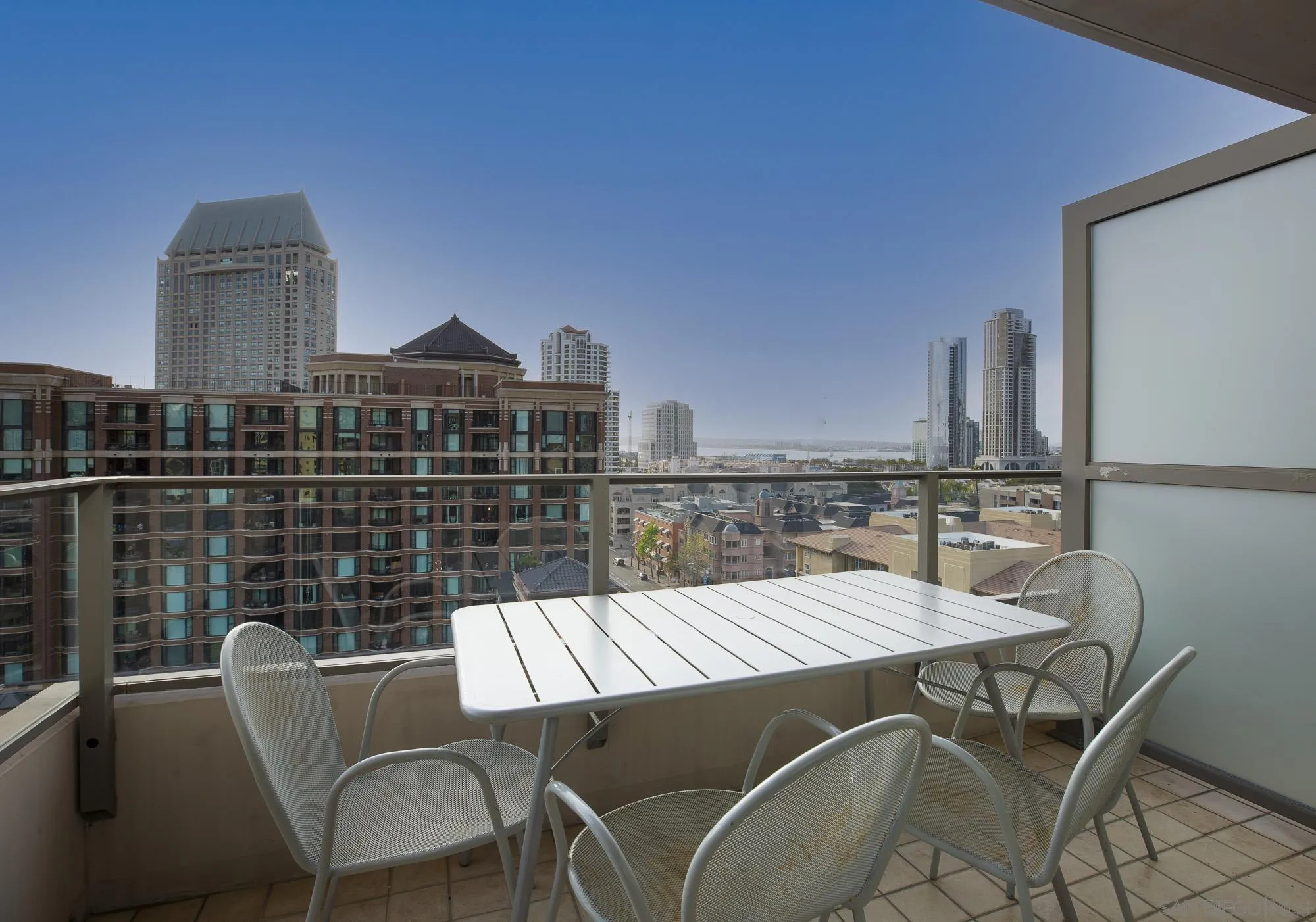 https://cdn.realtyfeed.com/cdn/127/260015855/ea4b5a2571326c2b9b96894da2890670.webp