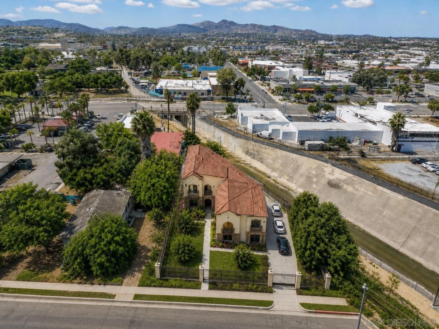 https://cdn.realtyfeed.com/cdn/127/260015856/1ac0e3f4ae599c45e8ba764c1889891d.webp