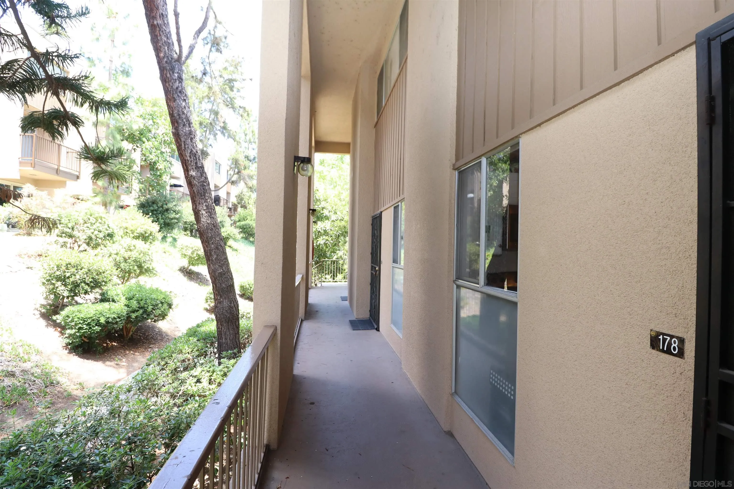 https://cdn.realtyfeed.com/cdn/127/260015857/2448a88bf92e5615c8b37342b10dad97.webp