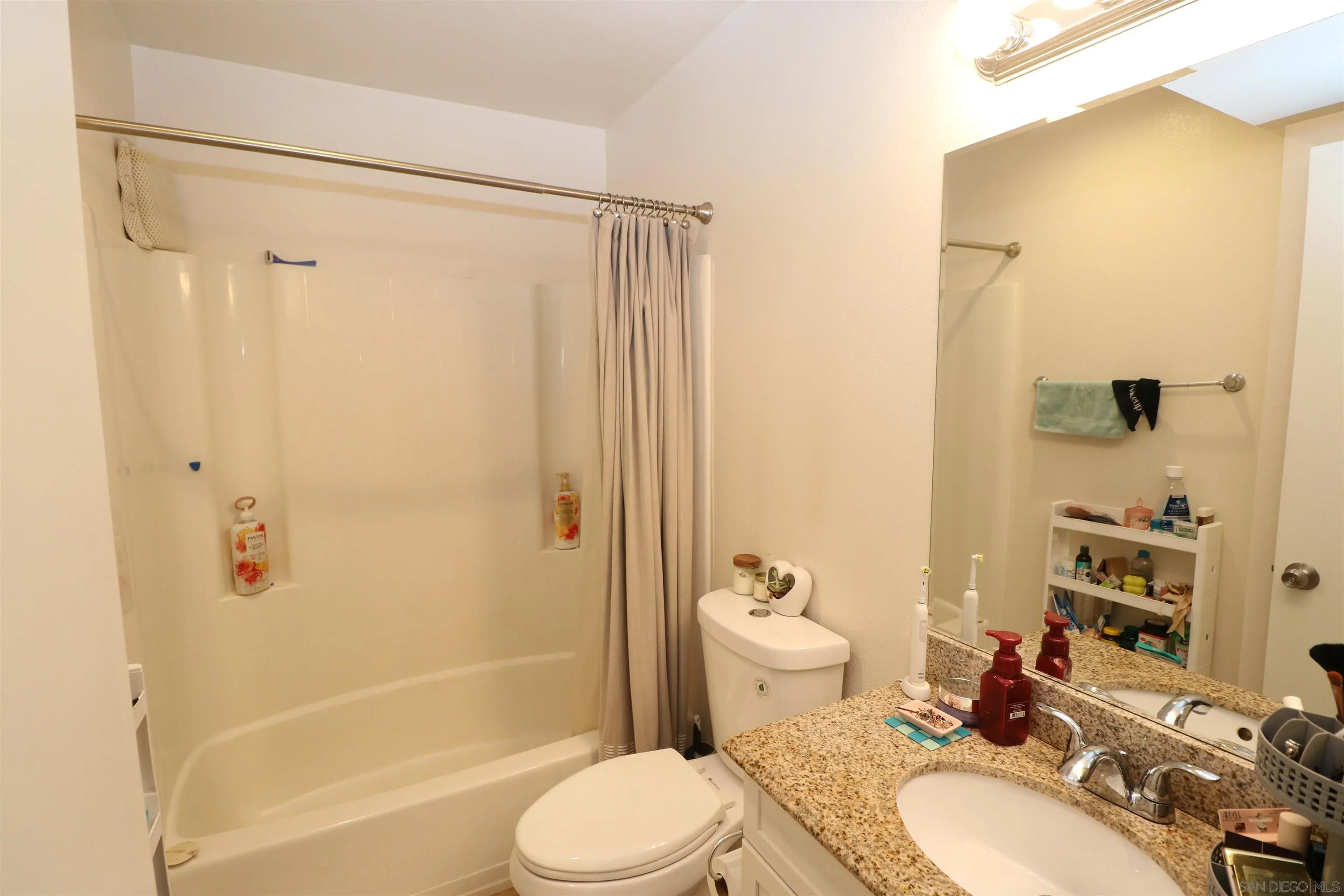 https://cdn.realtyfeed.com/cdn/127/260015857/72d8c257bd72d0c6ba202cd7c2231f20.webp