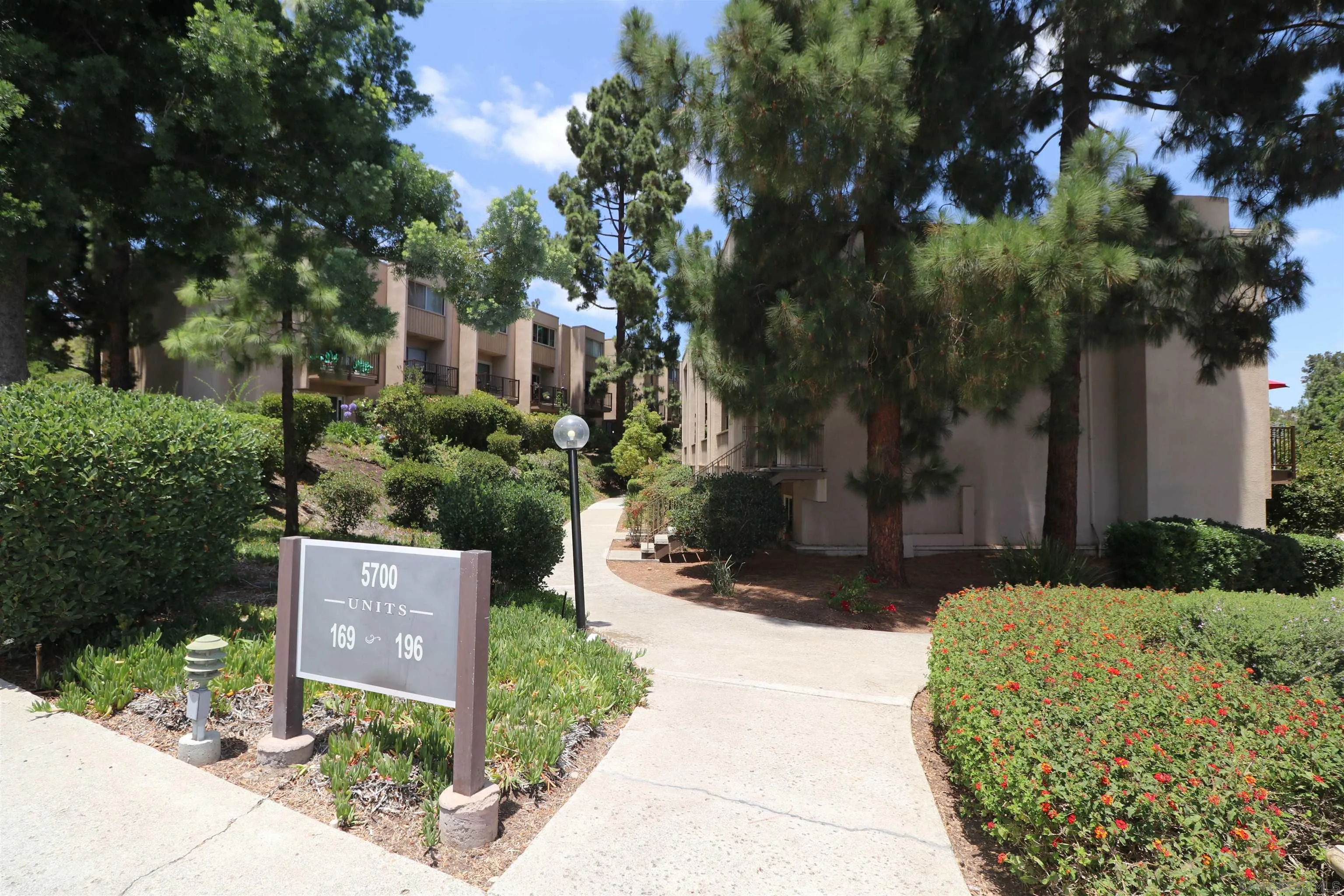 https://cdn.realtyfeed.com/cdn/127/260015857/bb2b5c9146aa360fb9efbf5859d3744b.webp