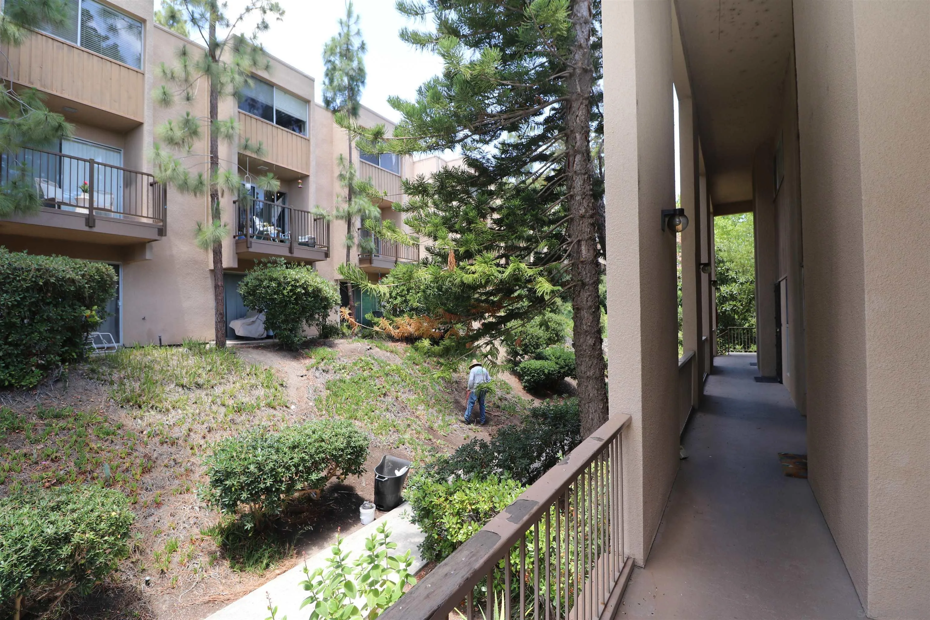 https://cdn.realtyfeed.com/cdn/127/260015857/e0587c7ab87fe2ec74972888130865f1.webp
