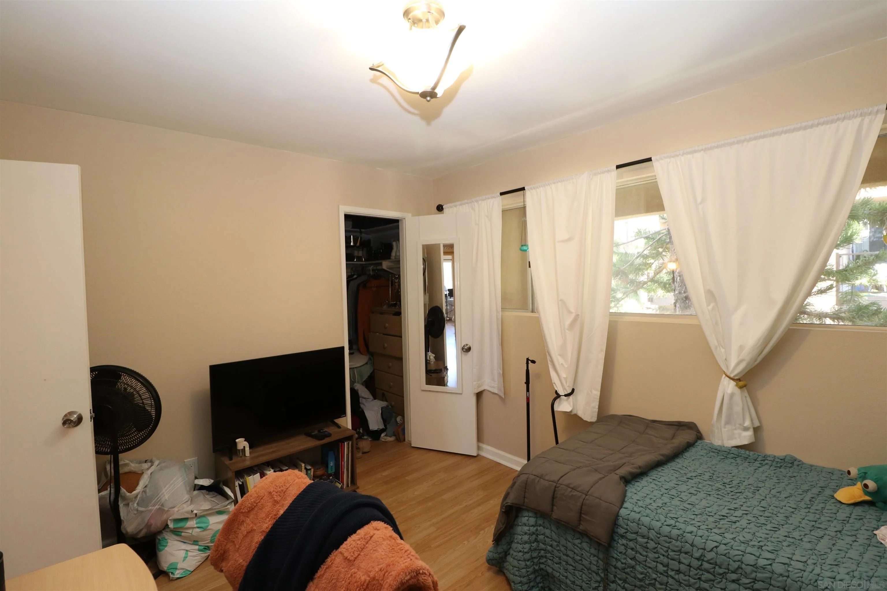 https://cdn.realtyfeed.com/cdn/127/260015857/e912ac7fb2d5e3341706783fcc2ad093.webp