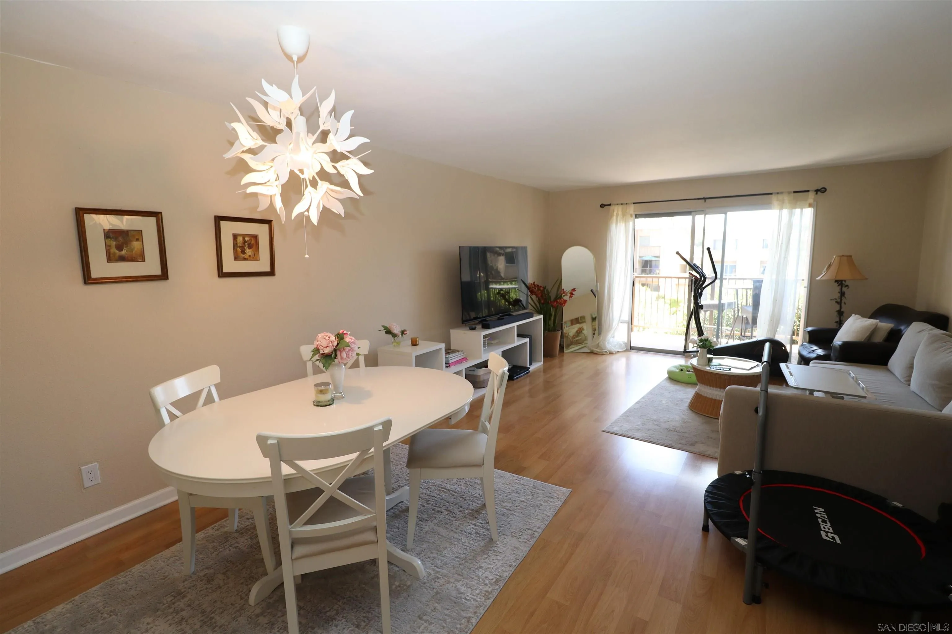 https://cdn.realtyfeed.com/cdn/127/260015857/f714a6dbceb7229bcdbb0976fc816450.webp