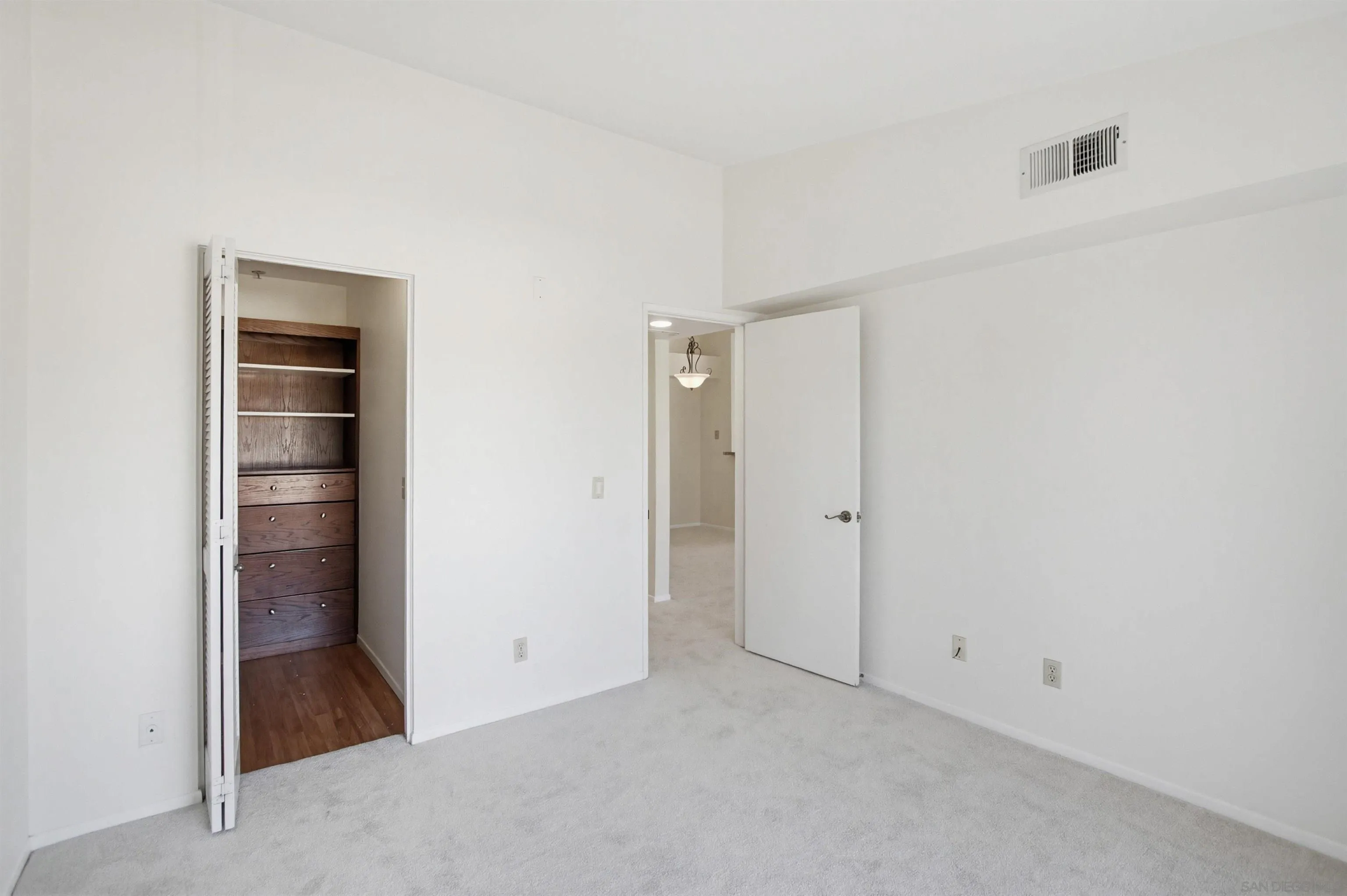 Photo #12: 260015862 Listing: Photo #12