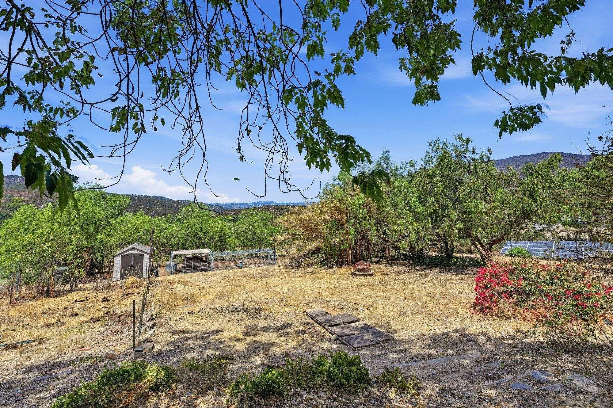 https://cdn.realtyfeed.com/cdn/127/260015867/0e1fa5f0e9469a8832cdff2f38460e49.webp