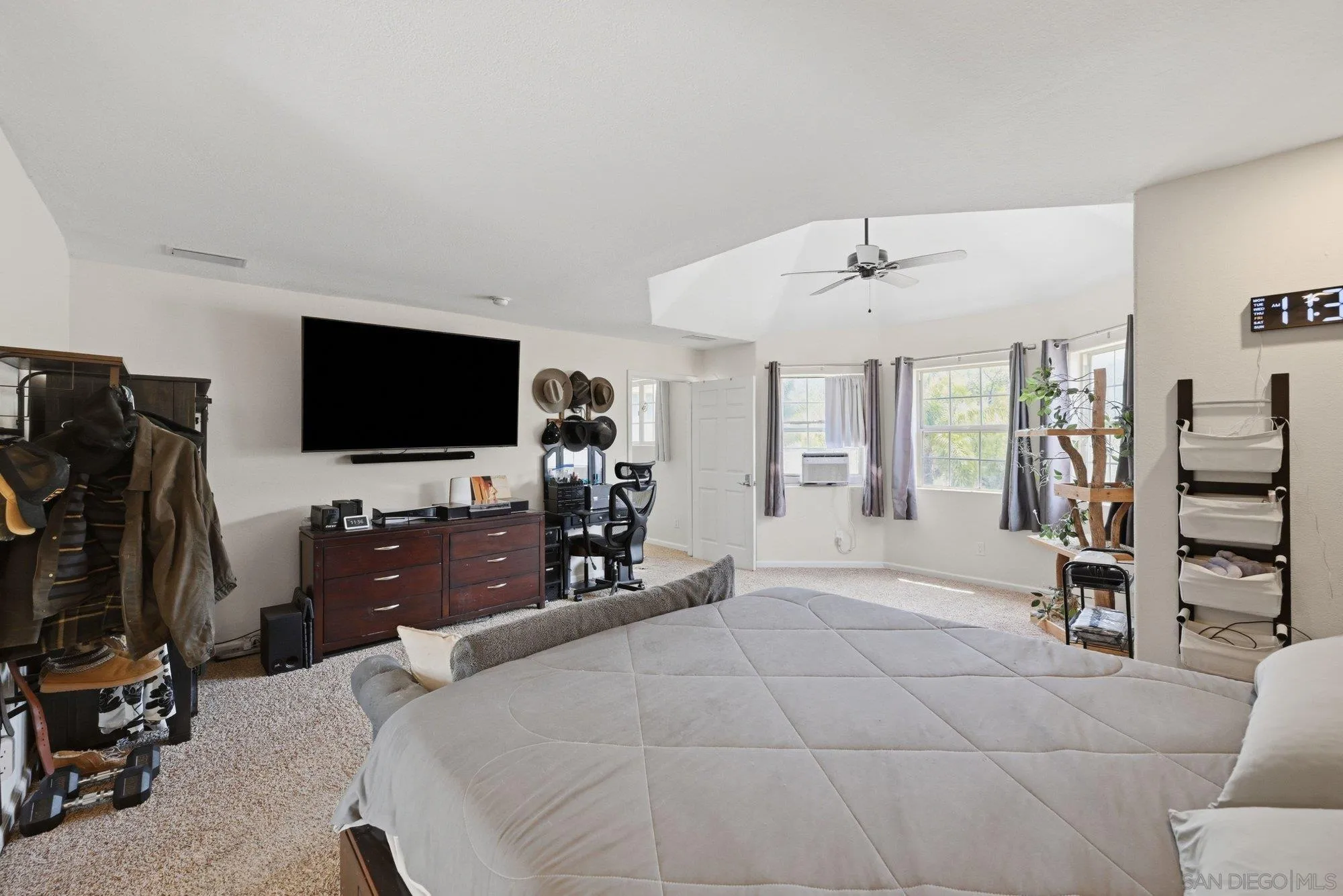 https://cdn.realtyfeed.com/cdn/127/260015867/1e2945aa1444d63ad0d74a683e141fc8.webp