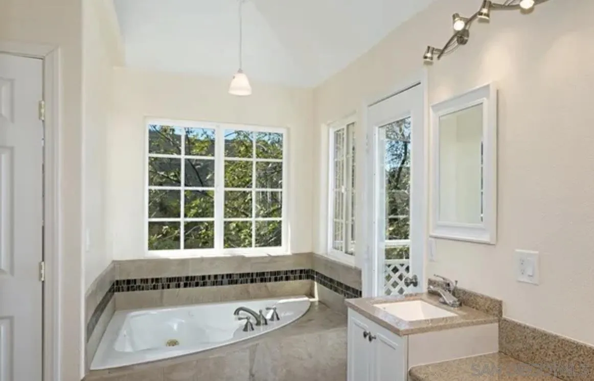 https://cdn.realtyfeed.com/cdn/127/260015867/31a852c919f5a1f2ce30c13c6e6cf6f3.webp