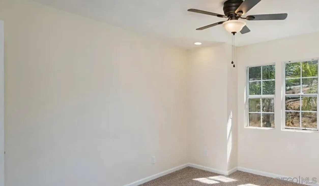 https://cdn.realtyfeed.com/cdn/127/260015867/442366073582725175f19b3f5ddef8ec.webp
