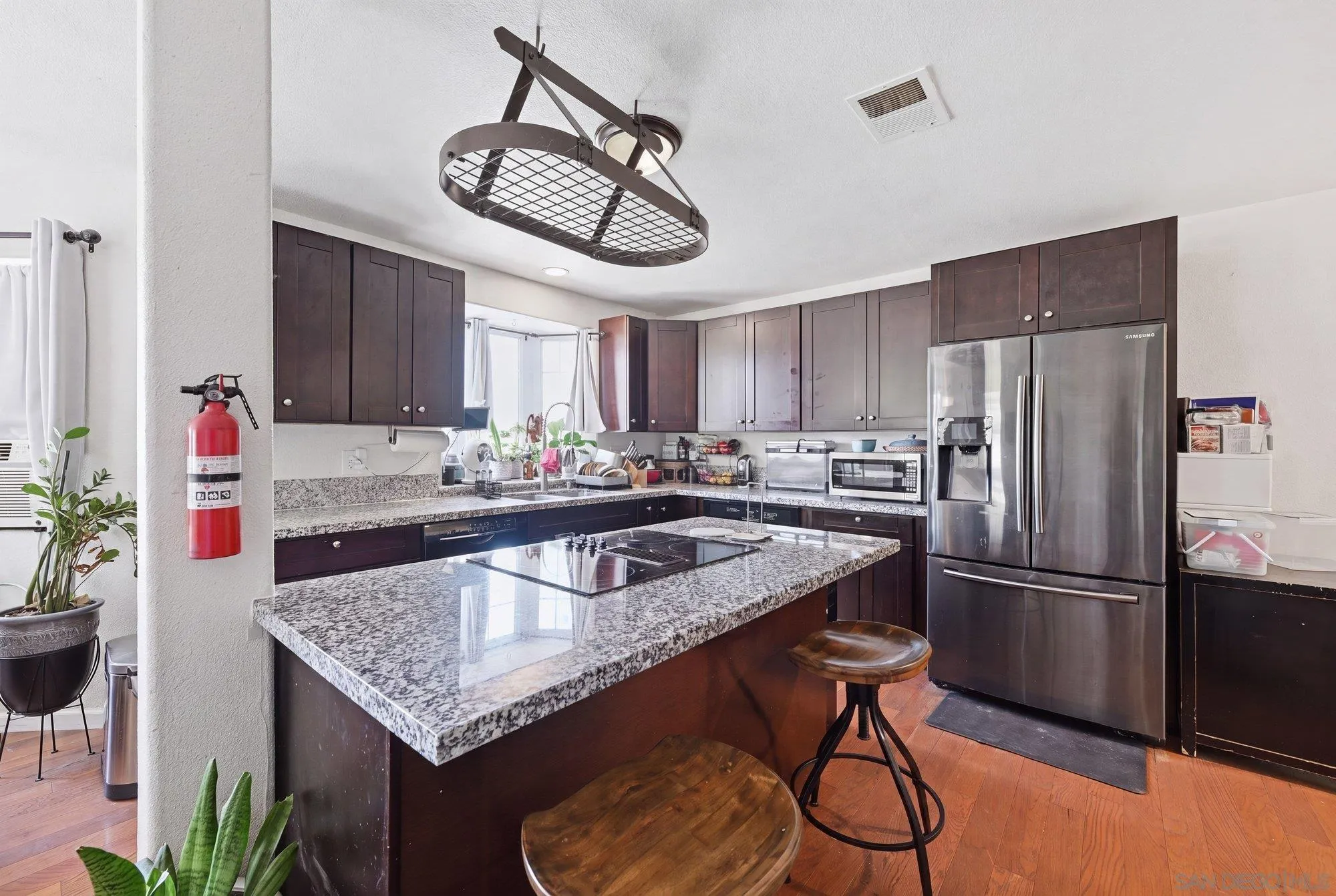 https://cdn.realtyfeed.com/cdn/127/260015867/51c6dc69581eed64ec05fa02dcadda71.webp