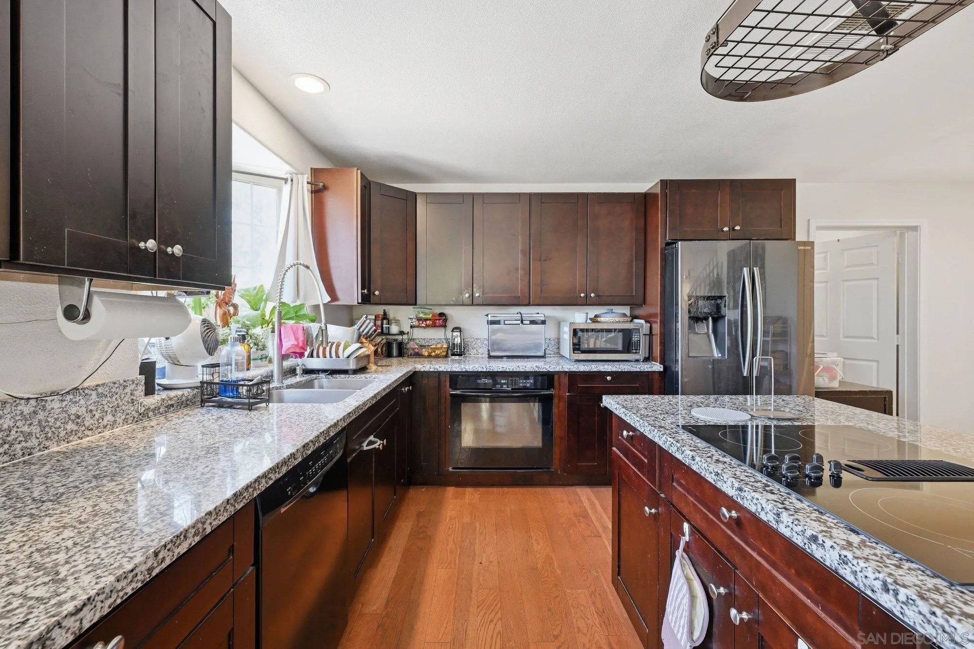 https://cdn.realtyfeed.com/cdn/127/260015867/6f50603070e6cc01dffca9fc8117e205.webp