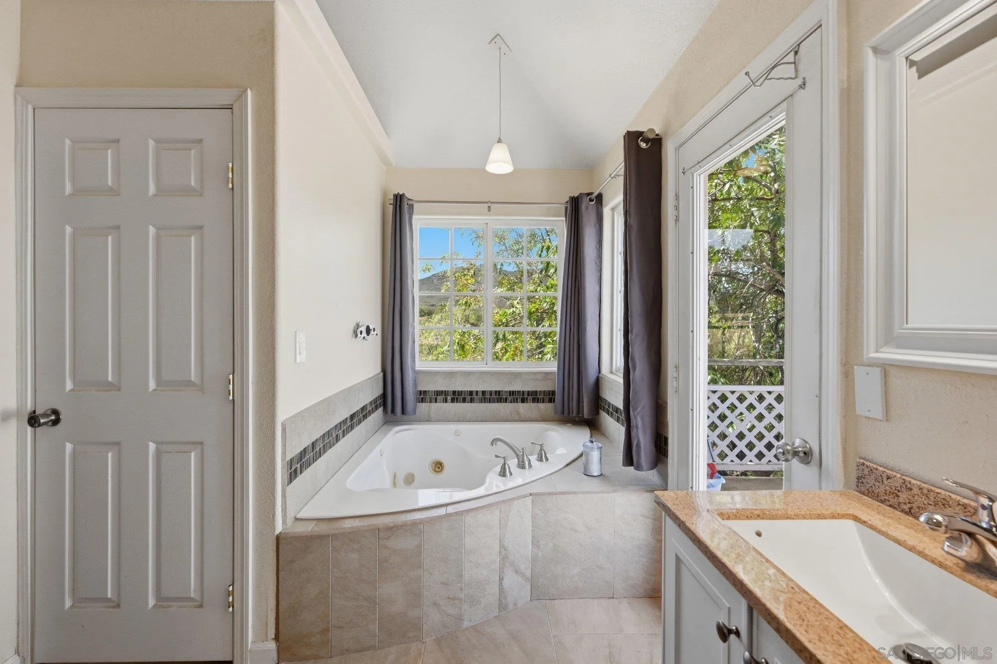 https://cdn.realtyfeed.com/cdn/127/260015867/929524828481703dc545015ba6e86de7.webp