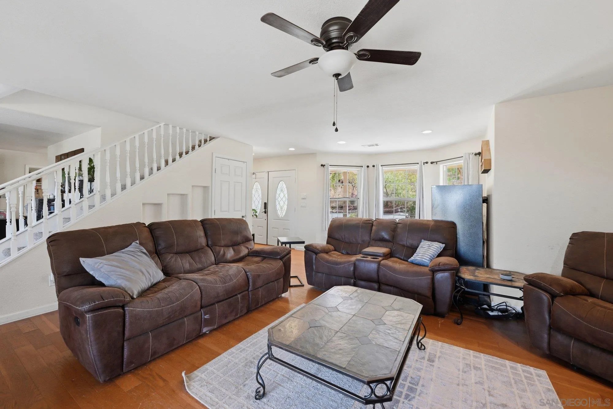 https://cdn.realtyfeed.com/cdn/127/260015867/96aa3b4e6eb427502f7cc2466f655fd5.webp