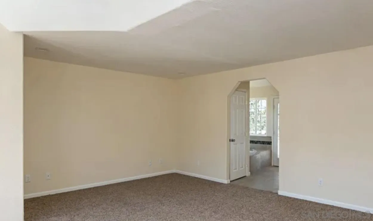 https://cdn.realtyfeed.com/cdn/127/260015867/a112dacca97a229b31baf3de2cfb461c.webp