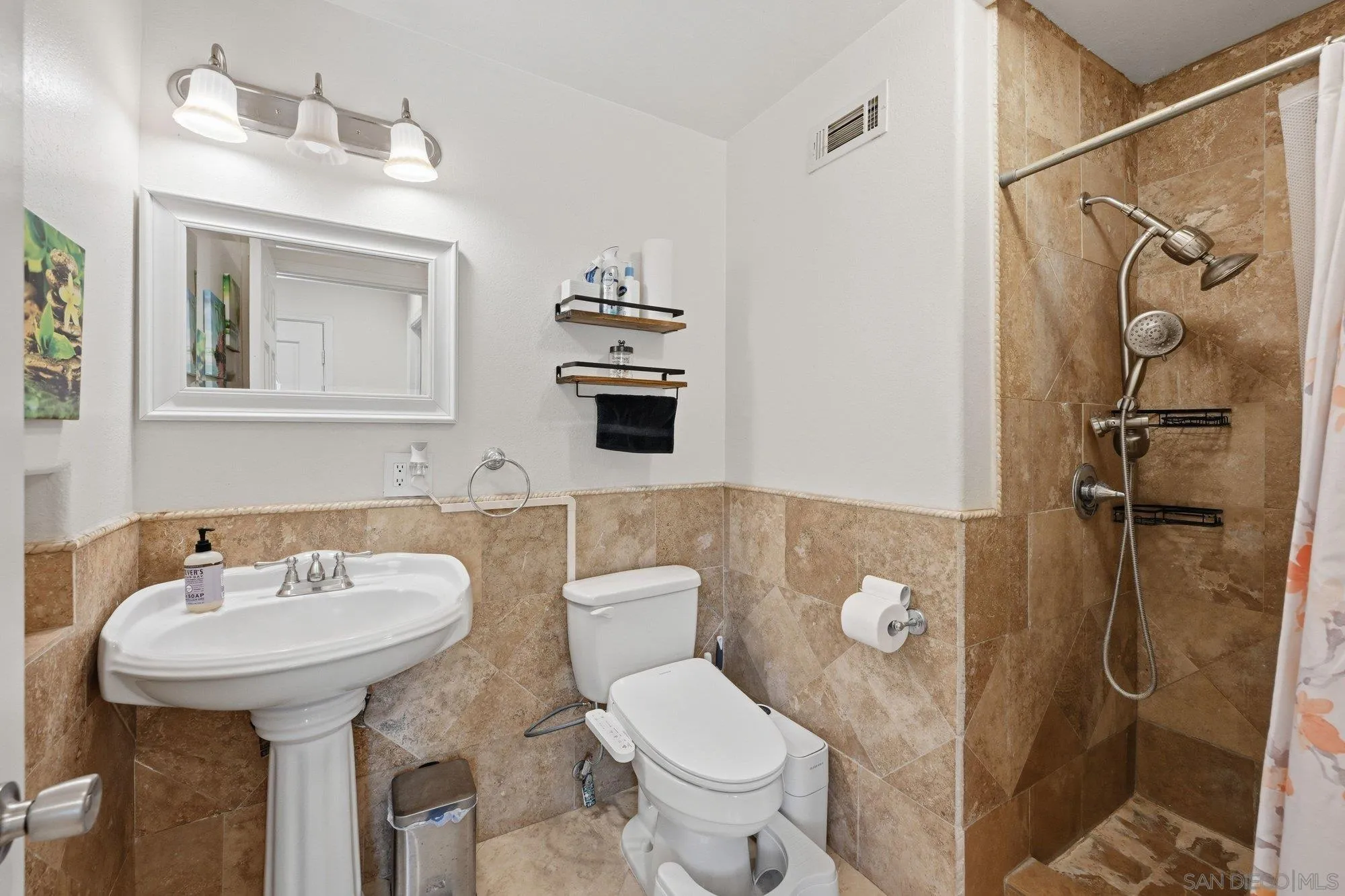 https://cdn.realtyfeed.com/cdn/127/260015867/a66e8c65237516c88c9861e428640bb2.webp