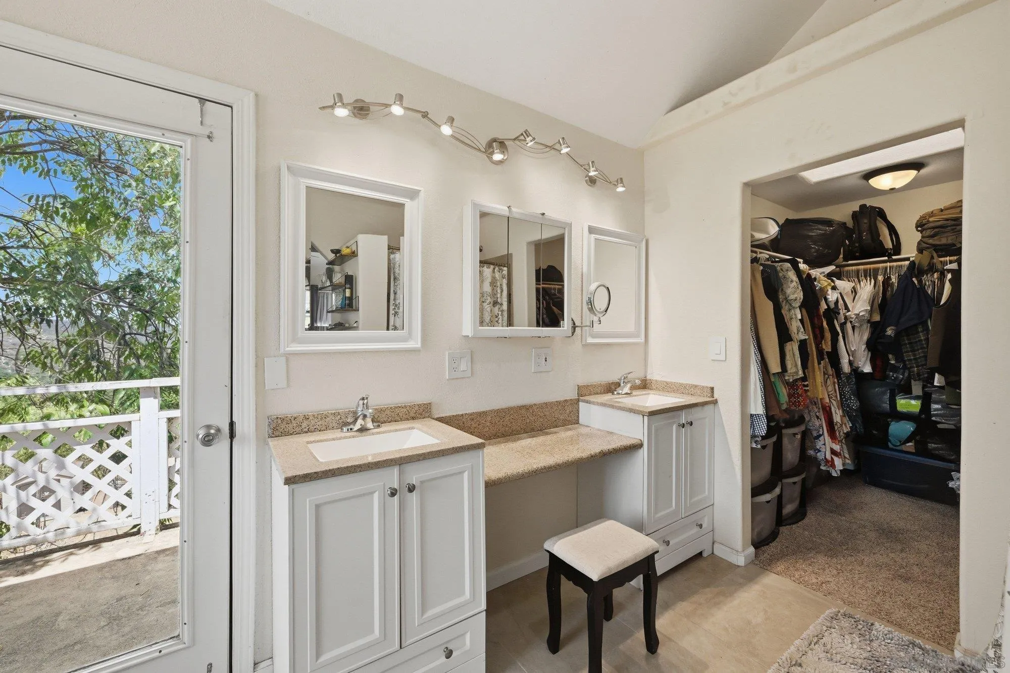 https://cdn.realtyfeed.com/cdn/127/260015867/ac891af2bedfacf7b631ecceb593efbf.webp