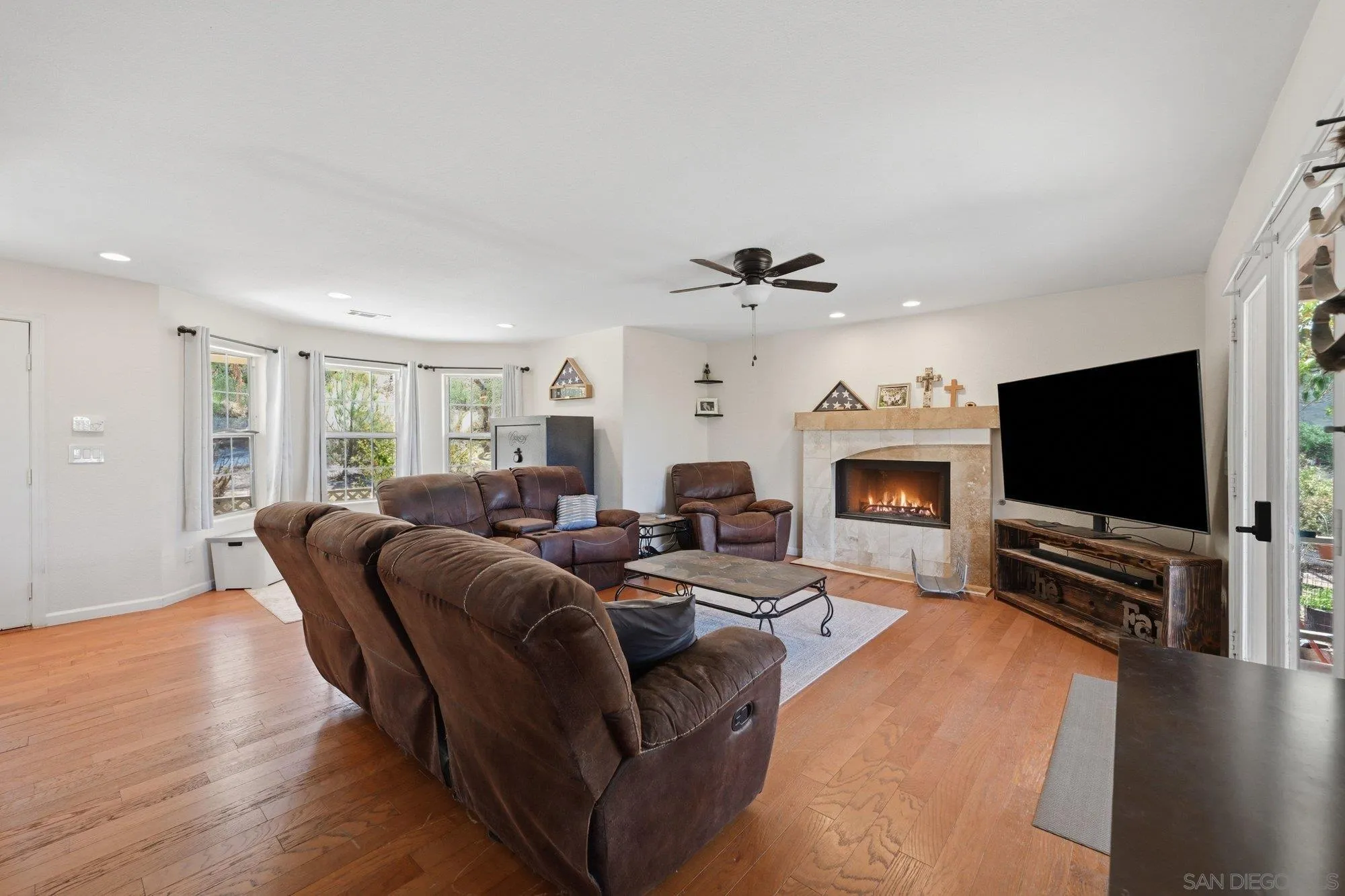 https://cdn.realtyfeed.com/cdn/127/260015867/f6af2f51cc9403e72a78a51331a11d82.webp