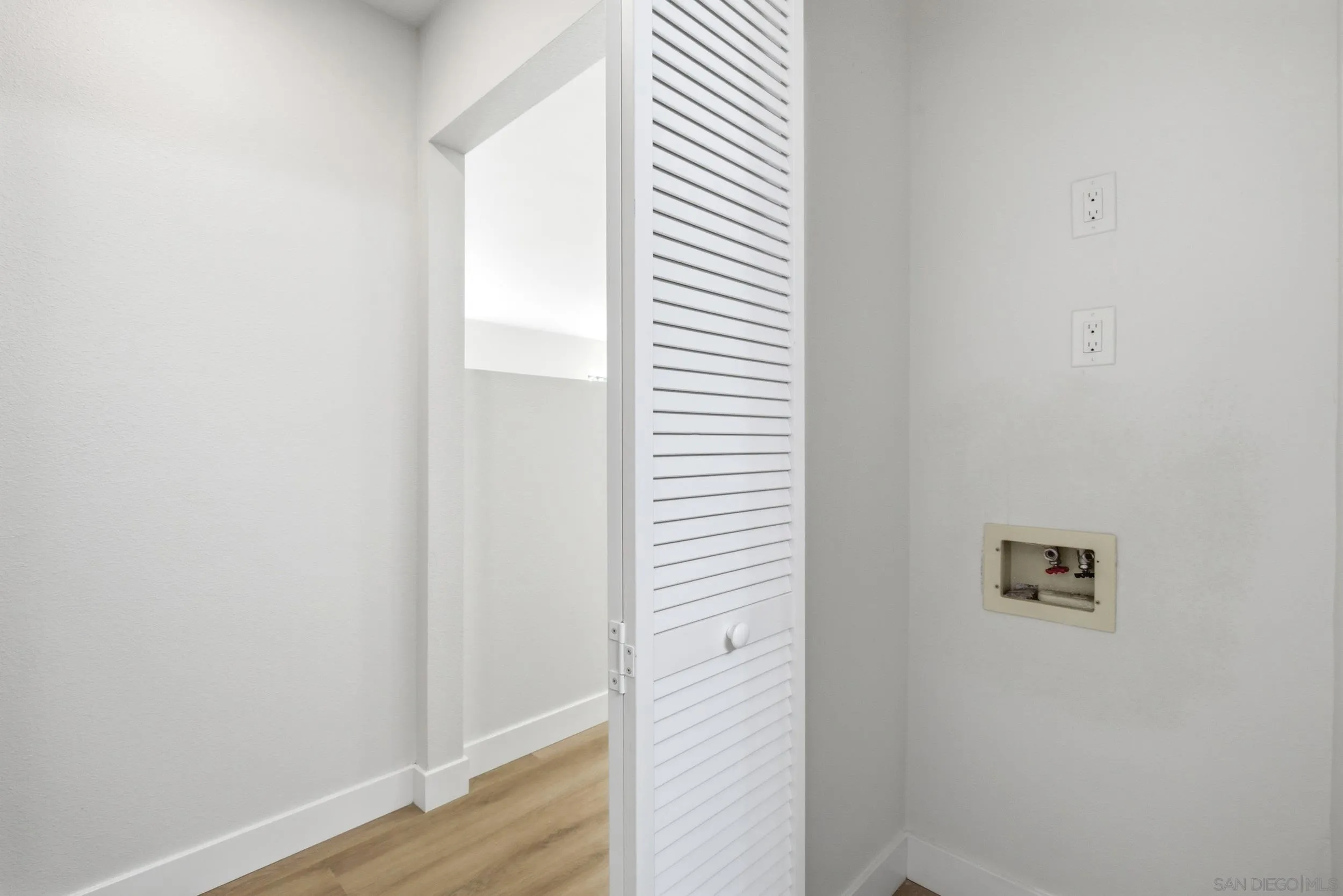 https://cdn.realtyfeed.com/cdn/127/260015869/32100d79ca472c96a823d55048e0f1b0.webp