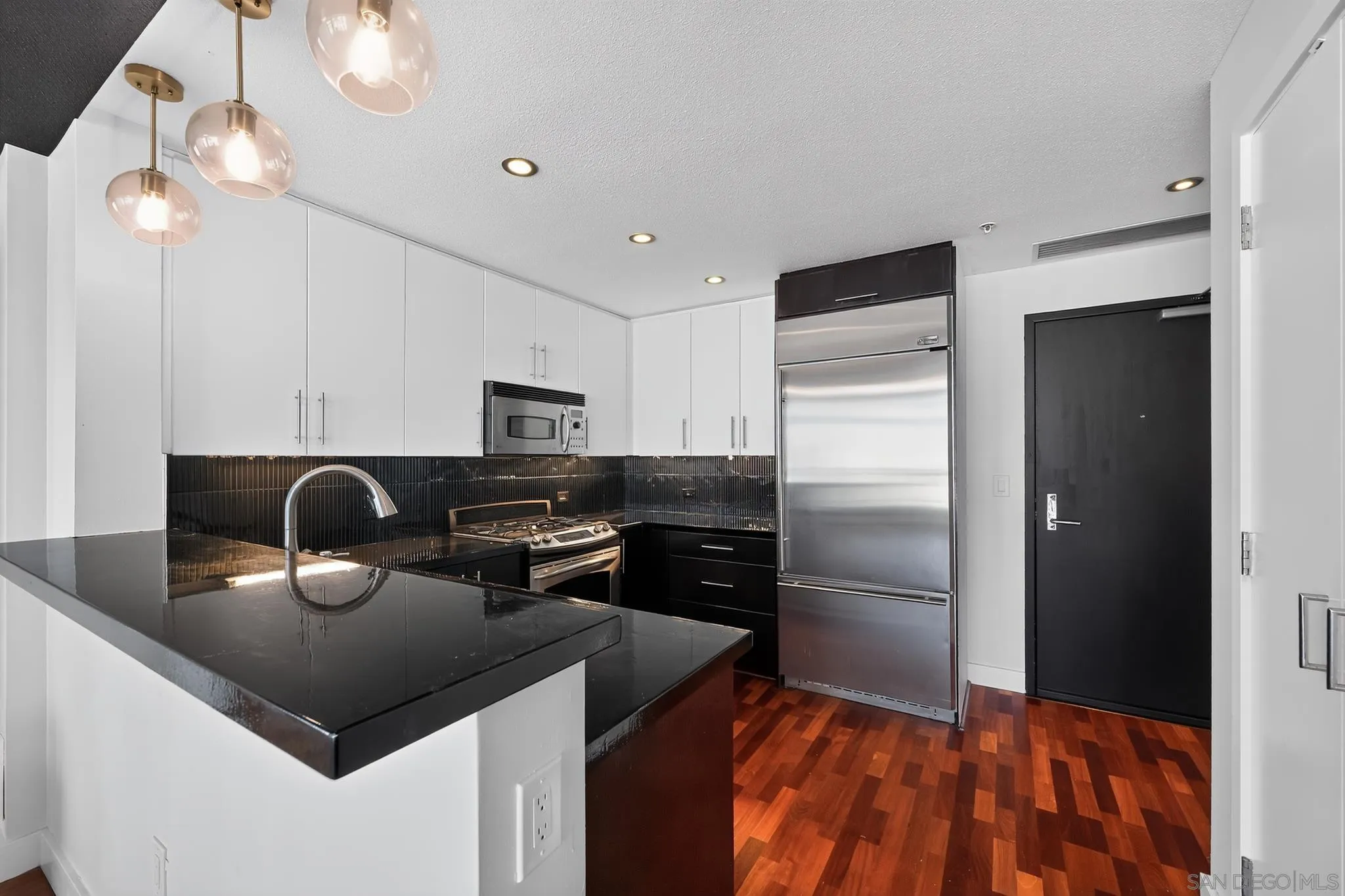 Photo #10: 260015870 Listing: Photo #10