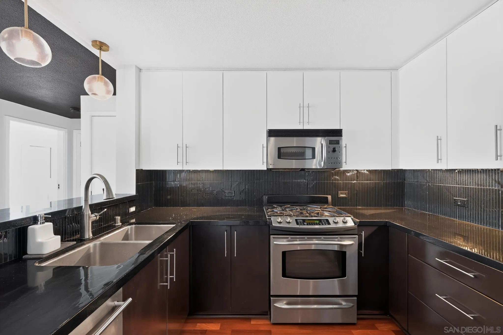 Photo #8: 260015870 Listing: Photo #8