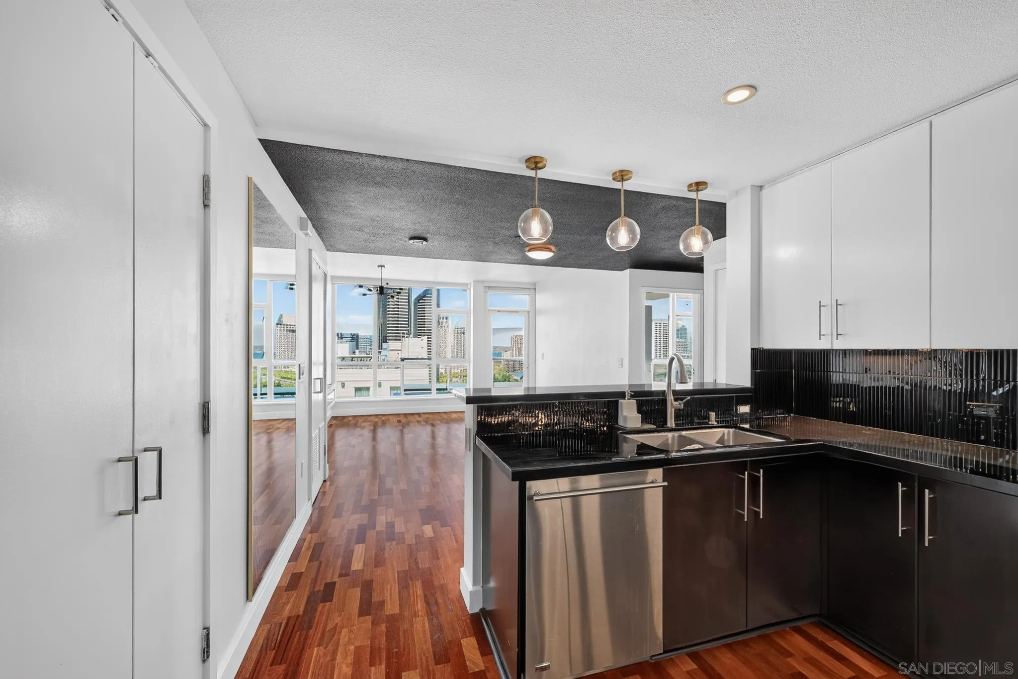 Photo #11: 260015870 Listing: Photo #11