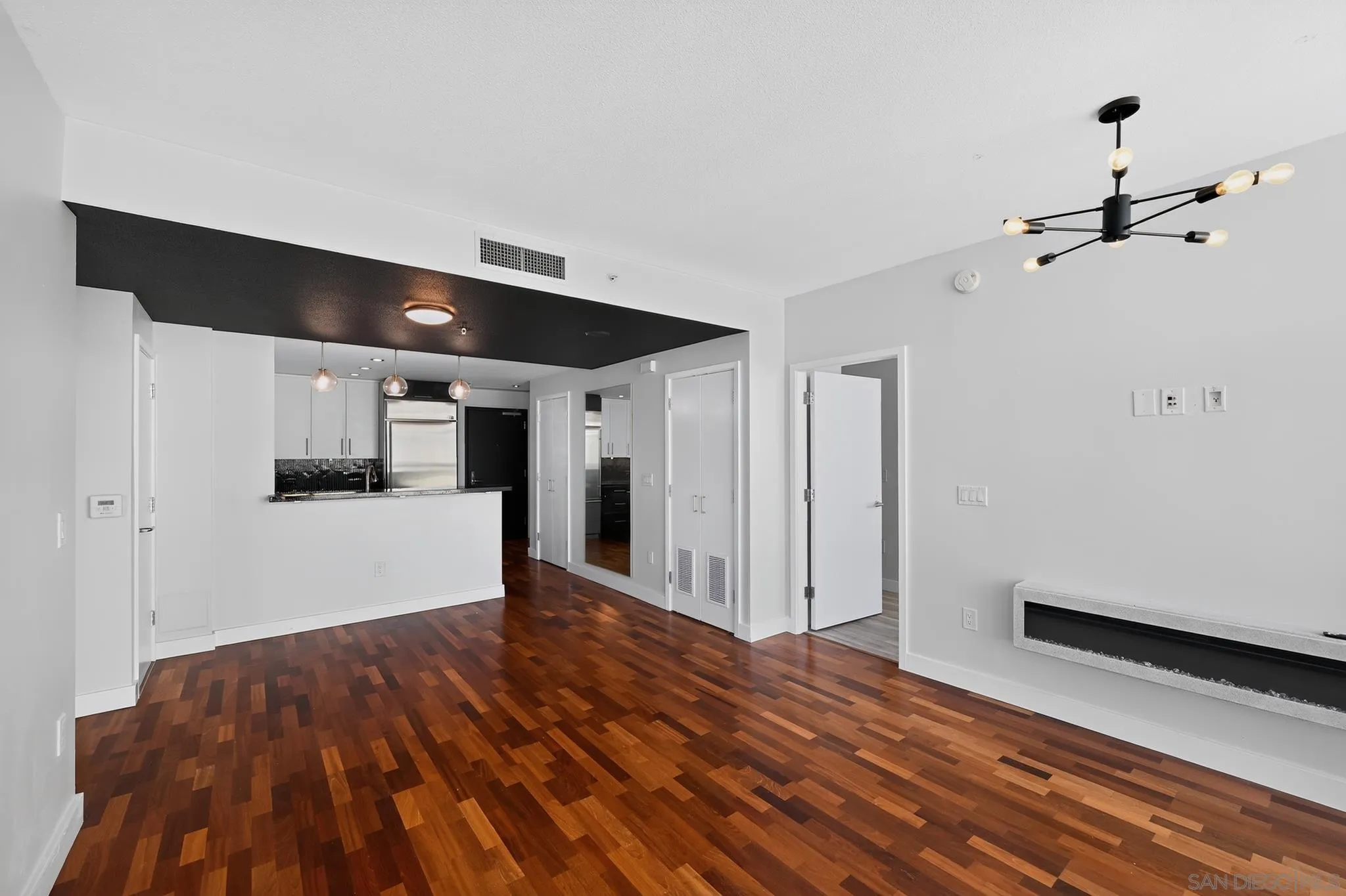 Photo #14: 260015870 Listing: Photo #14