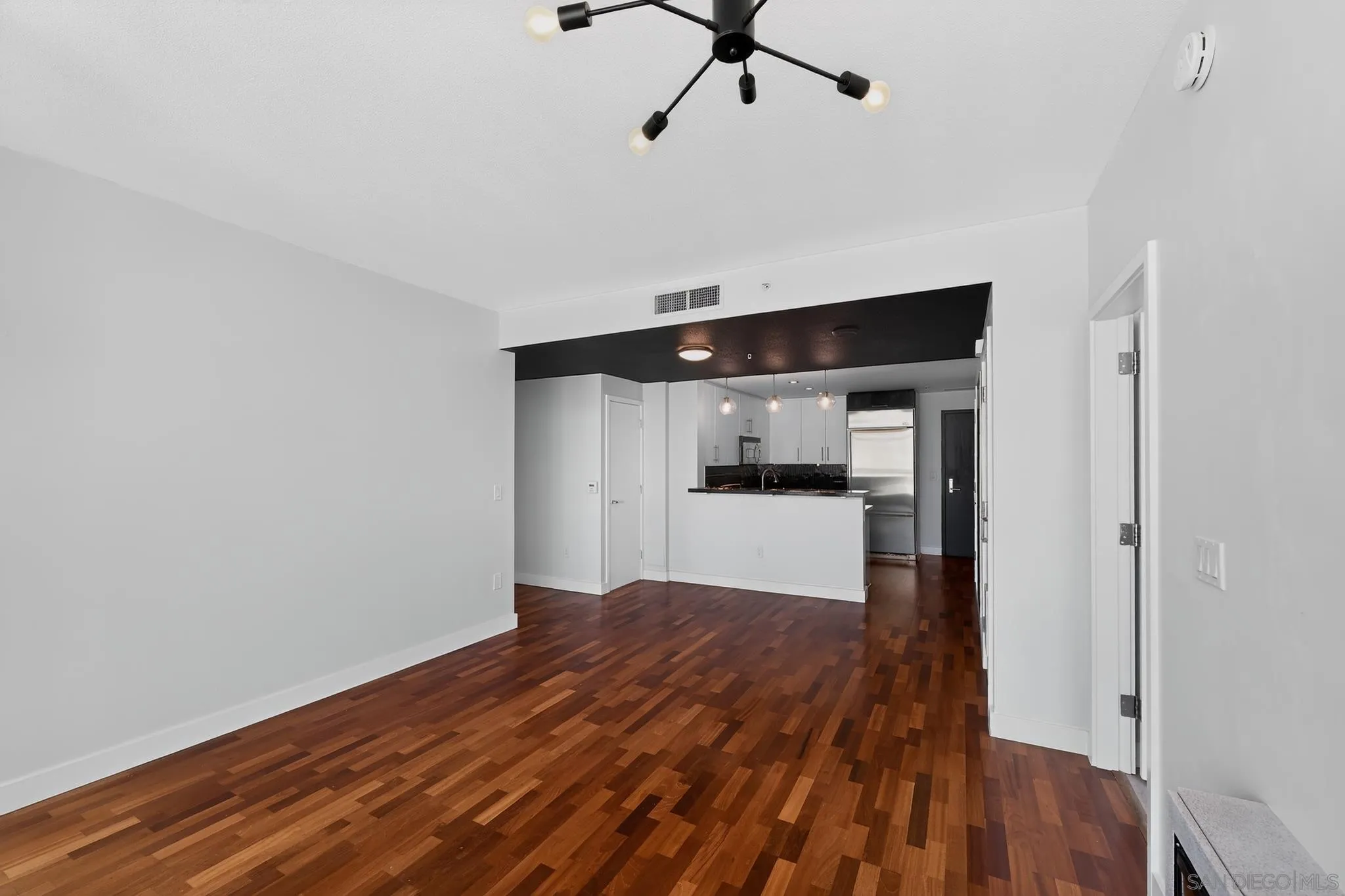 Photo #13: 260015870 Listing: Photo #13