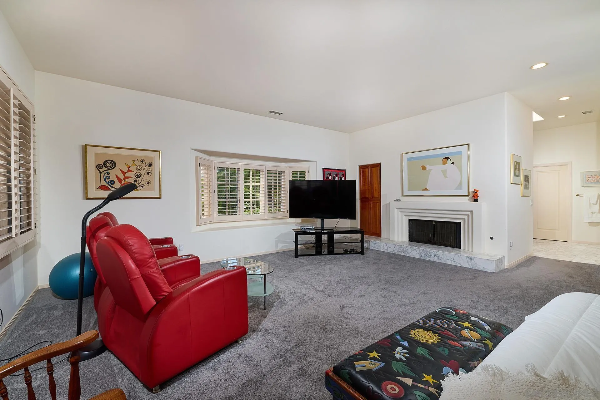 https://cdn.realtyfeed.com/cdn/127/260015874/641cd51c49deb6f75306034b7f051247.webp