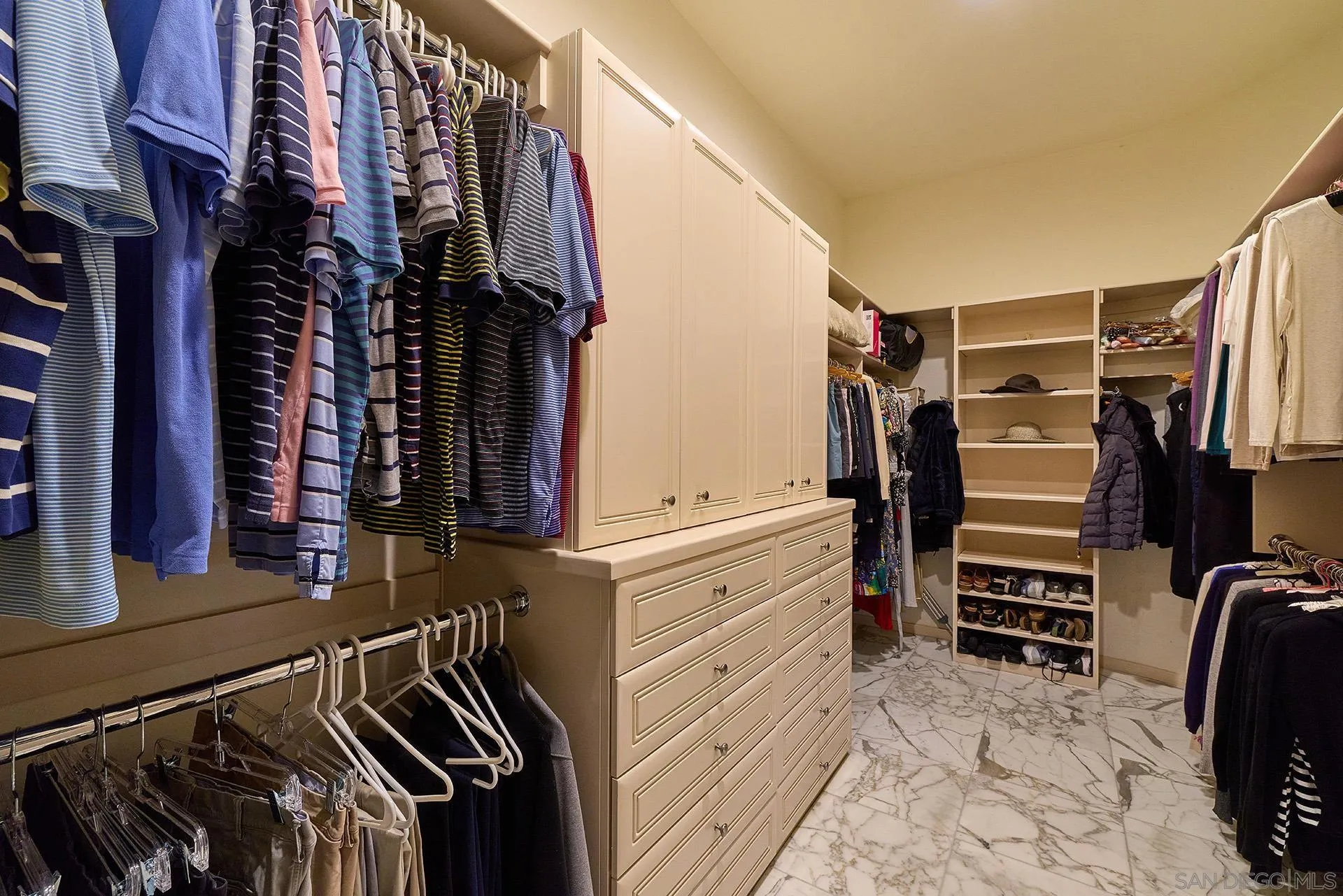 https://cdn.realtyfeed.com/cdn/127/260015874/810b12bb4a27784c60381e6c565f2be9.webp