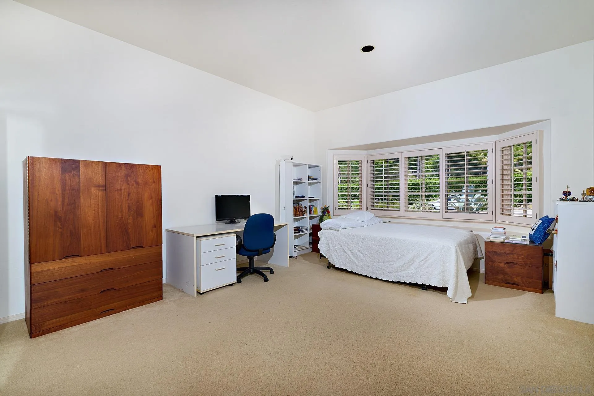 https://cdn.realtyfeed.com/cdn/127/260015874/913197c83fb19f1e18d6109a0cc24169.webp