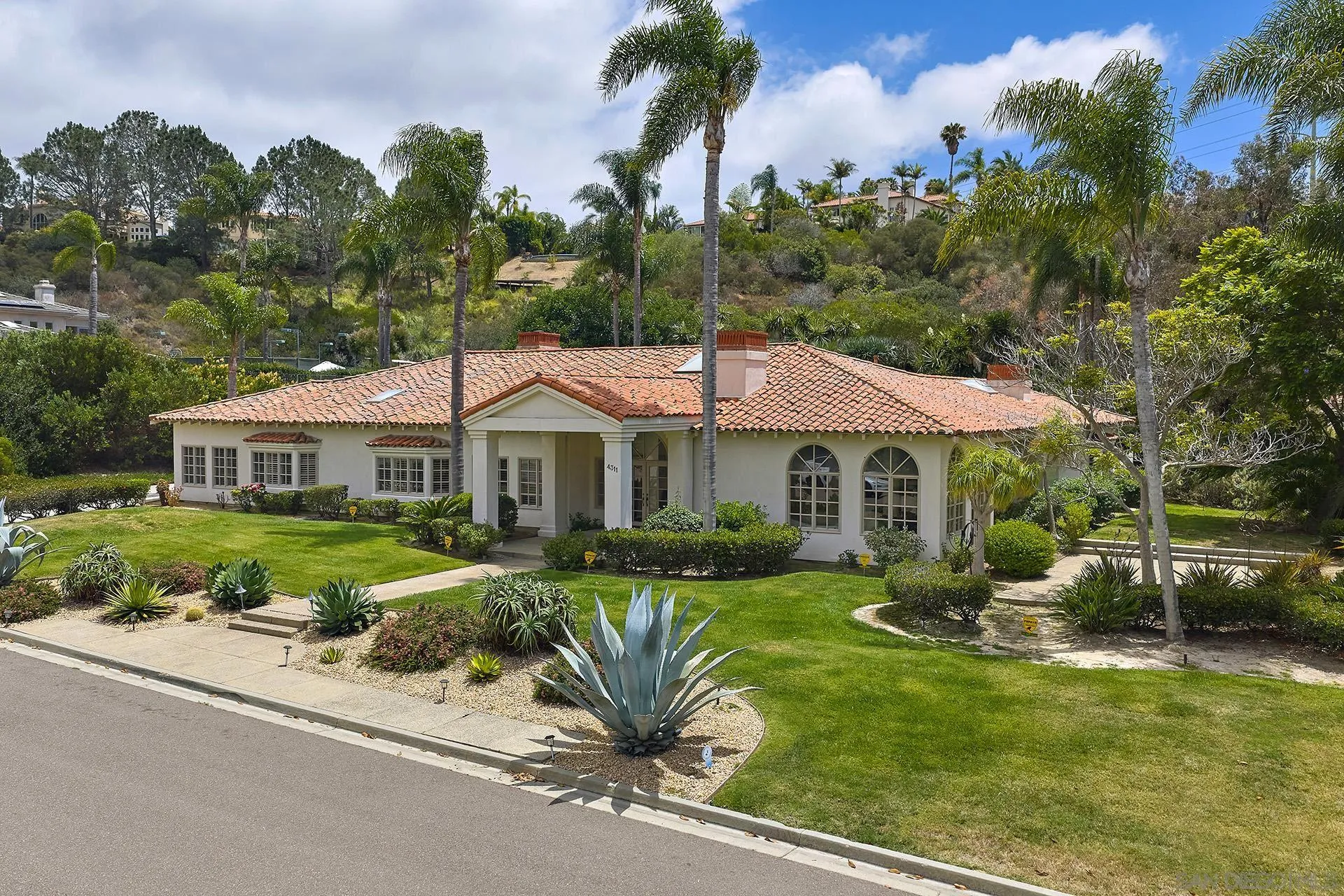 https://cdn.realtyfeed.com/cdn/127/260015874/a01f7f379a252f9a5a13be66f389d2a0.webp