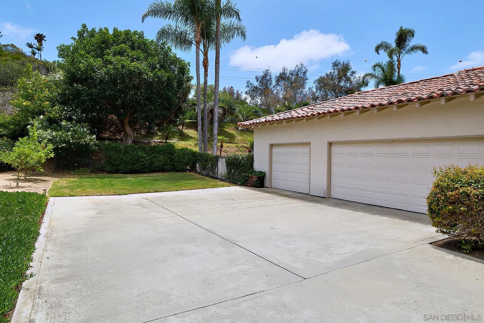 https://cdn.realtyfeed.com/cdn/127/260015874/c2cf1af1c055d2ff78f0fcf0ccfc855b.webp