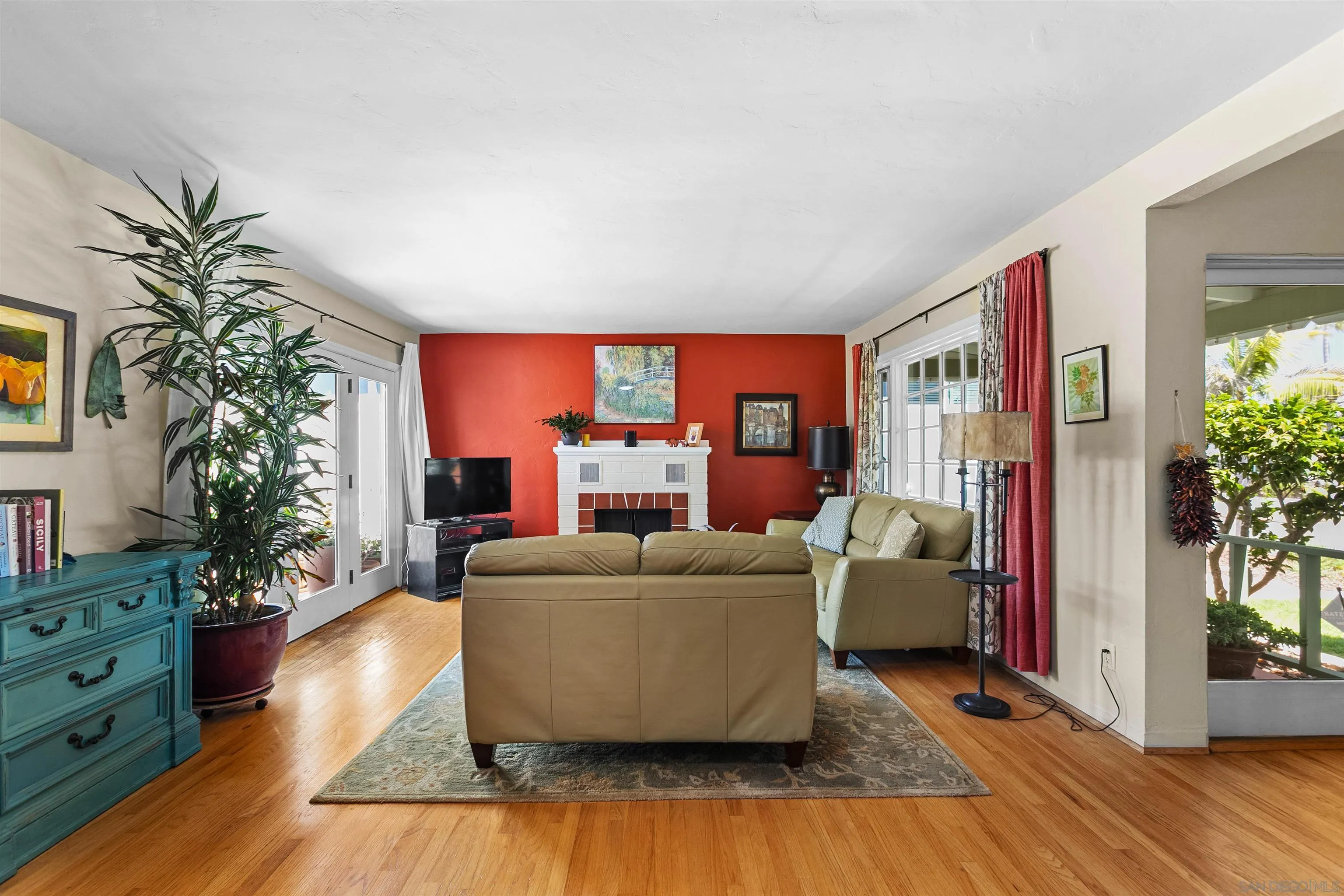 https://cdn.realtyfeed.com/cdn/127/260015877/19e6400f2ccbfc1979f98c905af552b2.webp