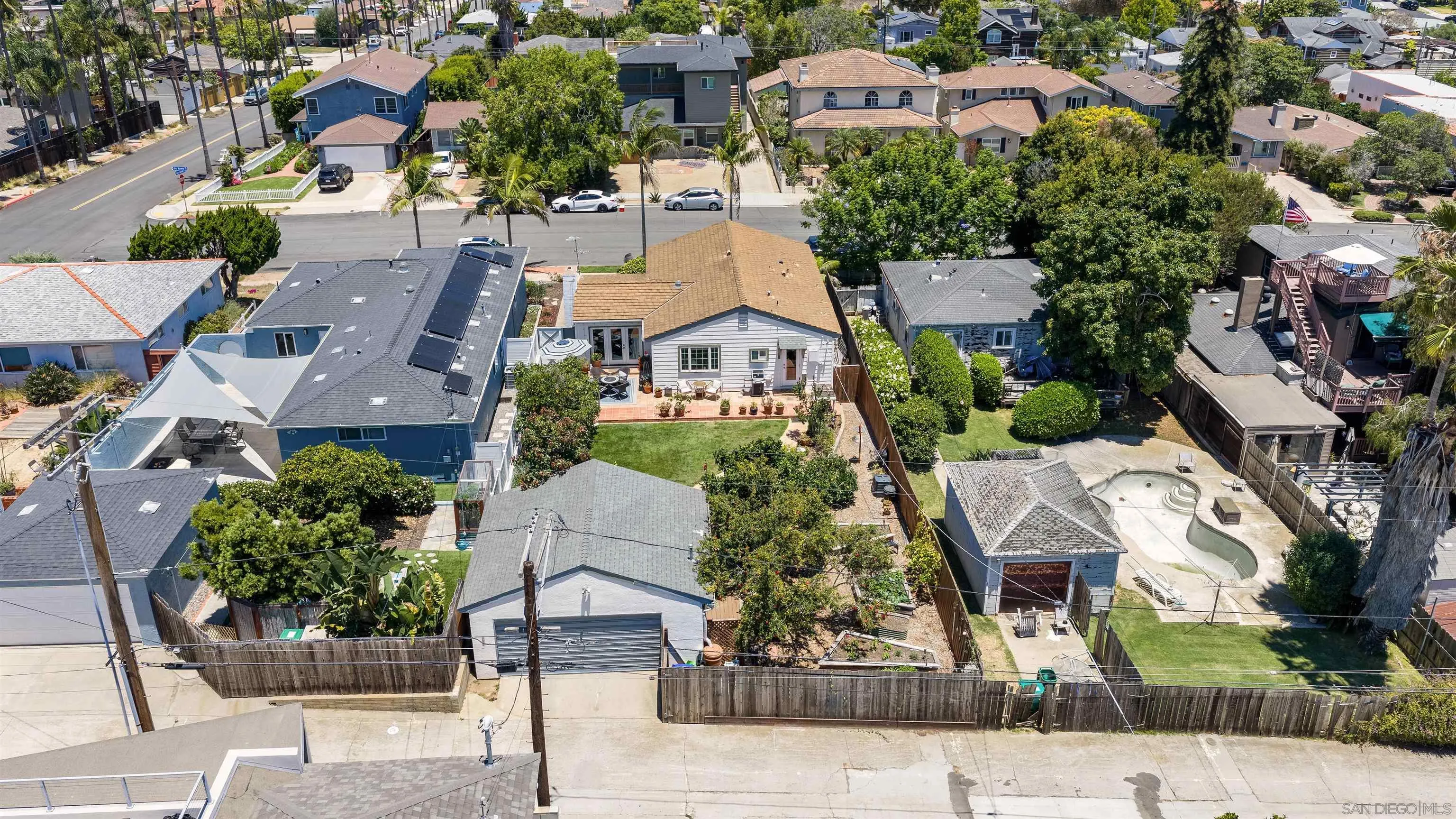 https://cdn.realtyfeed.com/cdn/127/260015877/4c476ca8453eb1c4539431cd6b86e4b4.webp