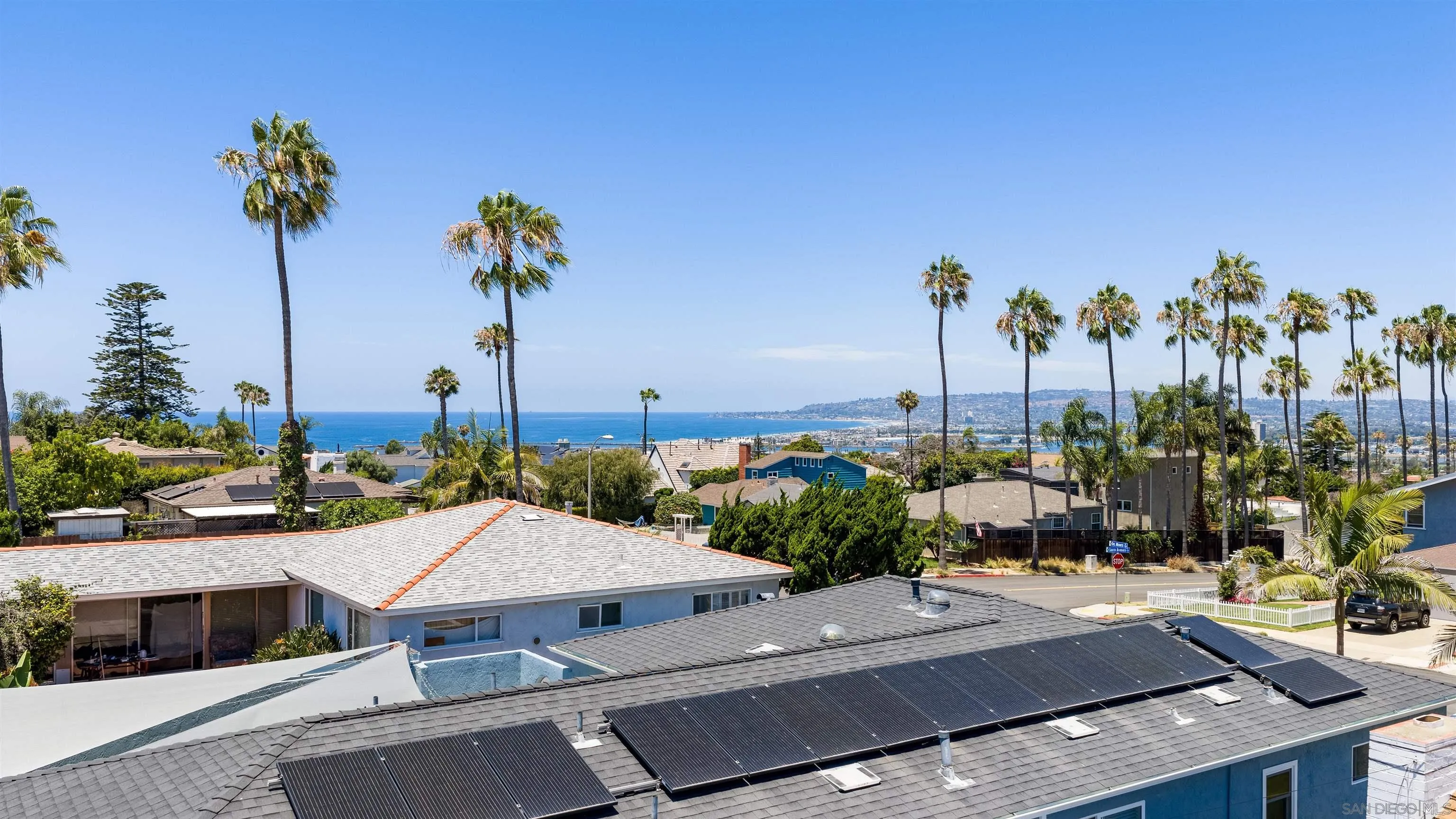 https://cdn.realtyfeed.com/cdn/127/260015877/58b4325cff5003e39e2f2d04cbf5df59.webp