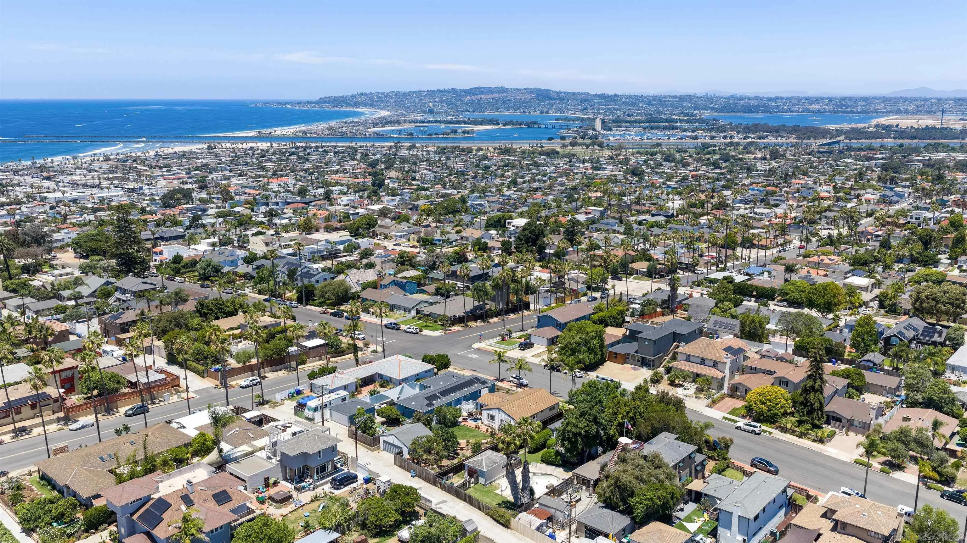 https://cdn.realtyfeed.com/cdn/127/260015877/676e376db45c4925fe85036cc1ef841c.webp