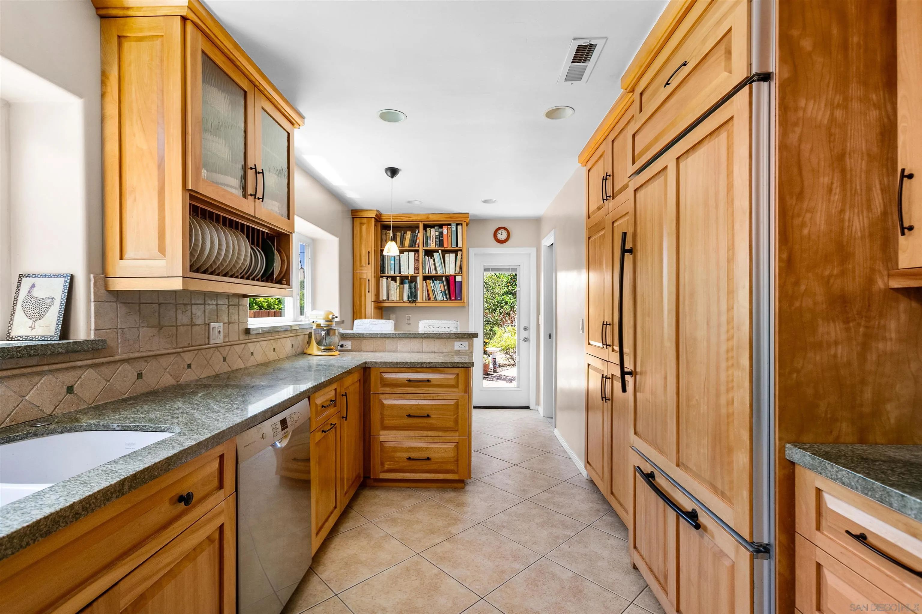 https://cdn.realtyfeed.com/cdn/127/260015877/86afd65d0a04a3d9ded5310a74a4f3e4.webp