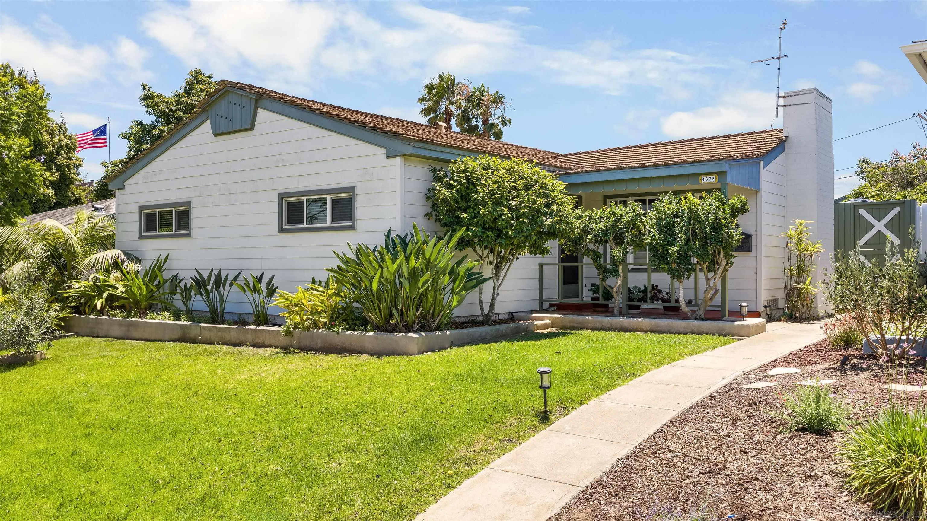 https://cdn.realtyfeed.com/cdn/127/260015877/9083d8dc6762b54df019350648d56a86.webp