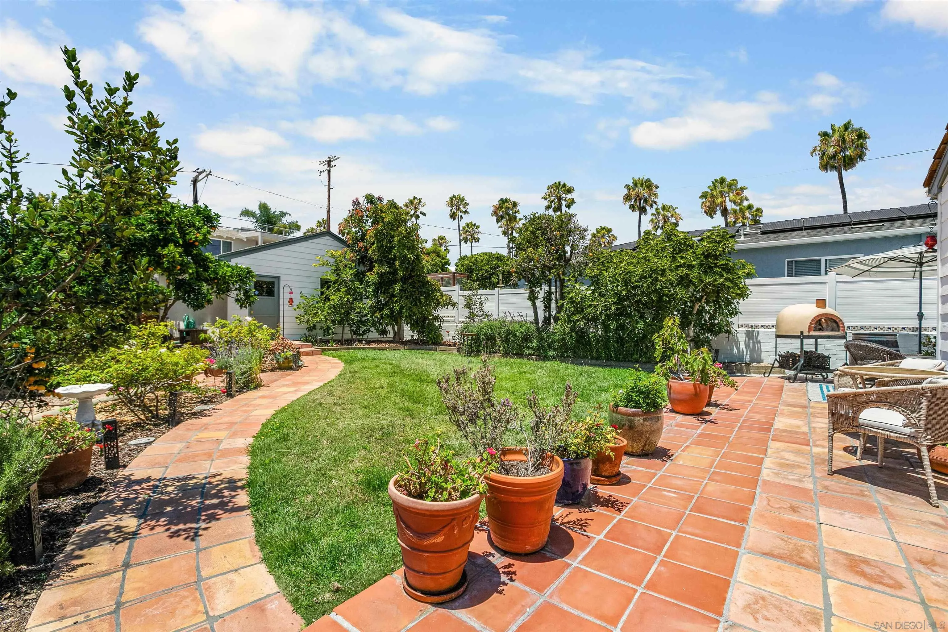 https://cdn.realtyfeed.com/cdn/127/260015877/a1406fece6934cf68ff2b996f450a246.webp