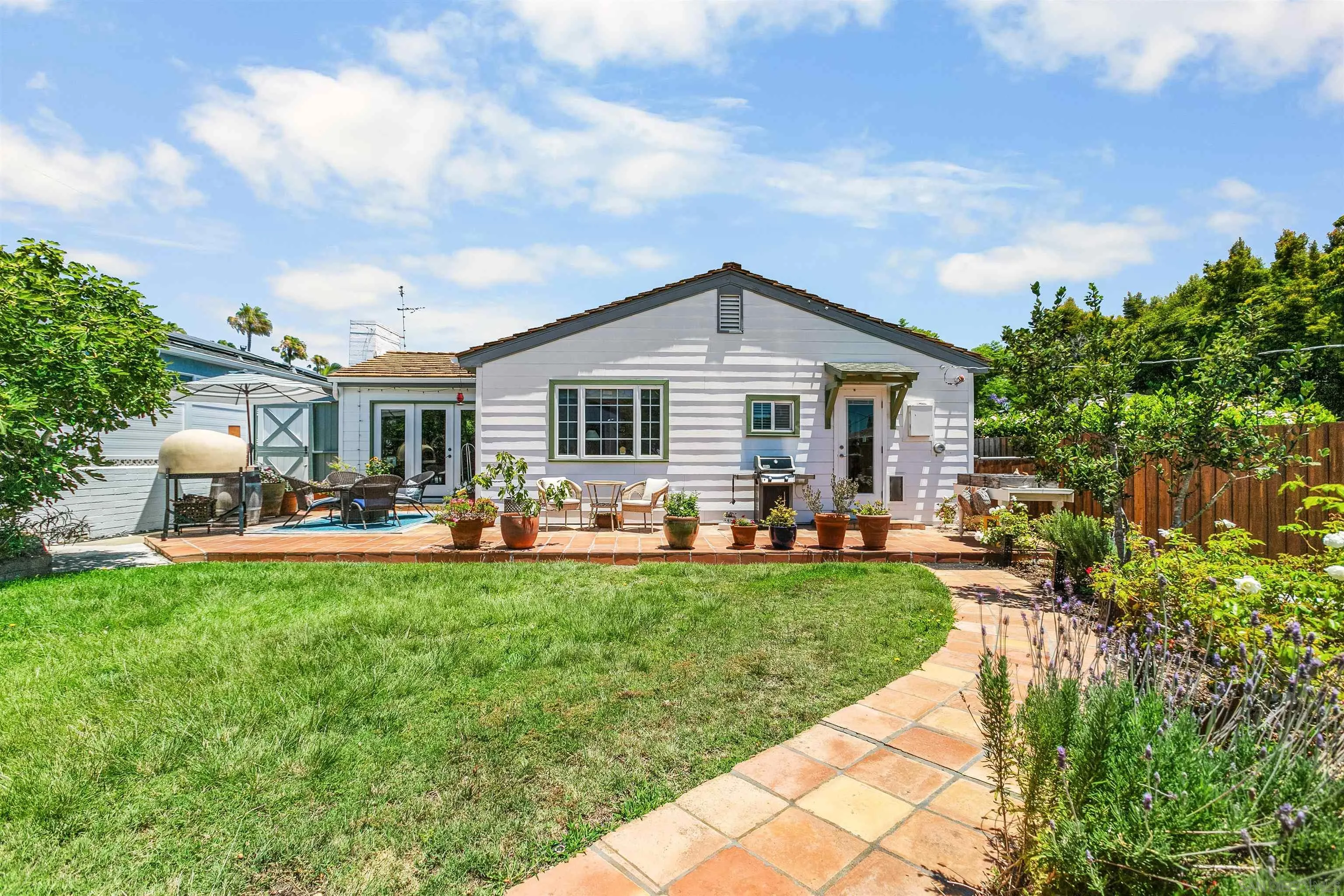 https://cdn.realtyfeed.com/cdn/127/260015877/bef321dd9cb74e07efa6346ecf724903.webp