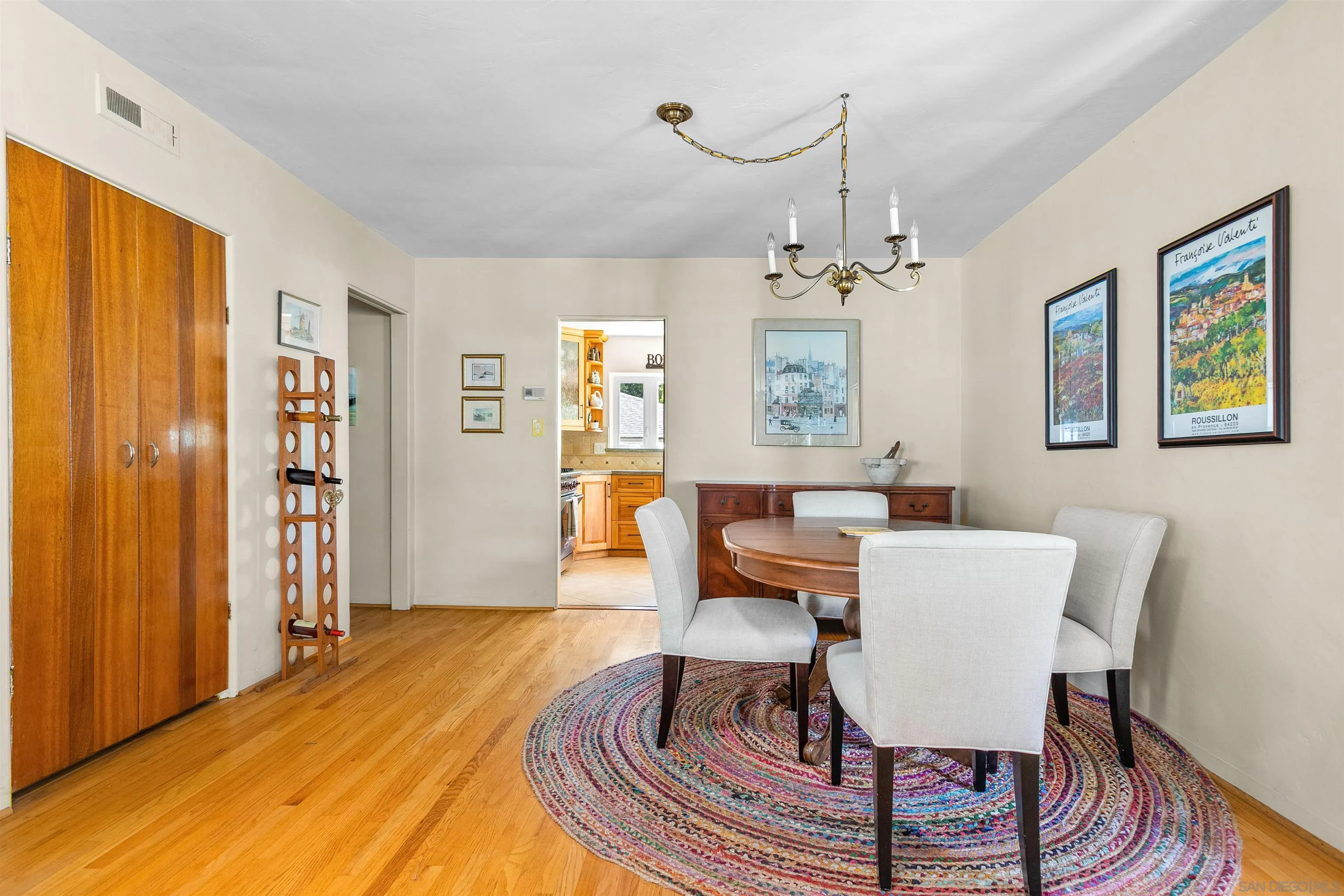 https://cdn.realtyfeed.com/cdn/127/260015877/bf99e3292f257c9c4e82923327b5a516.webp