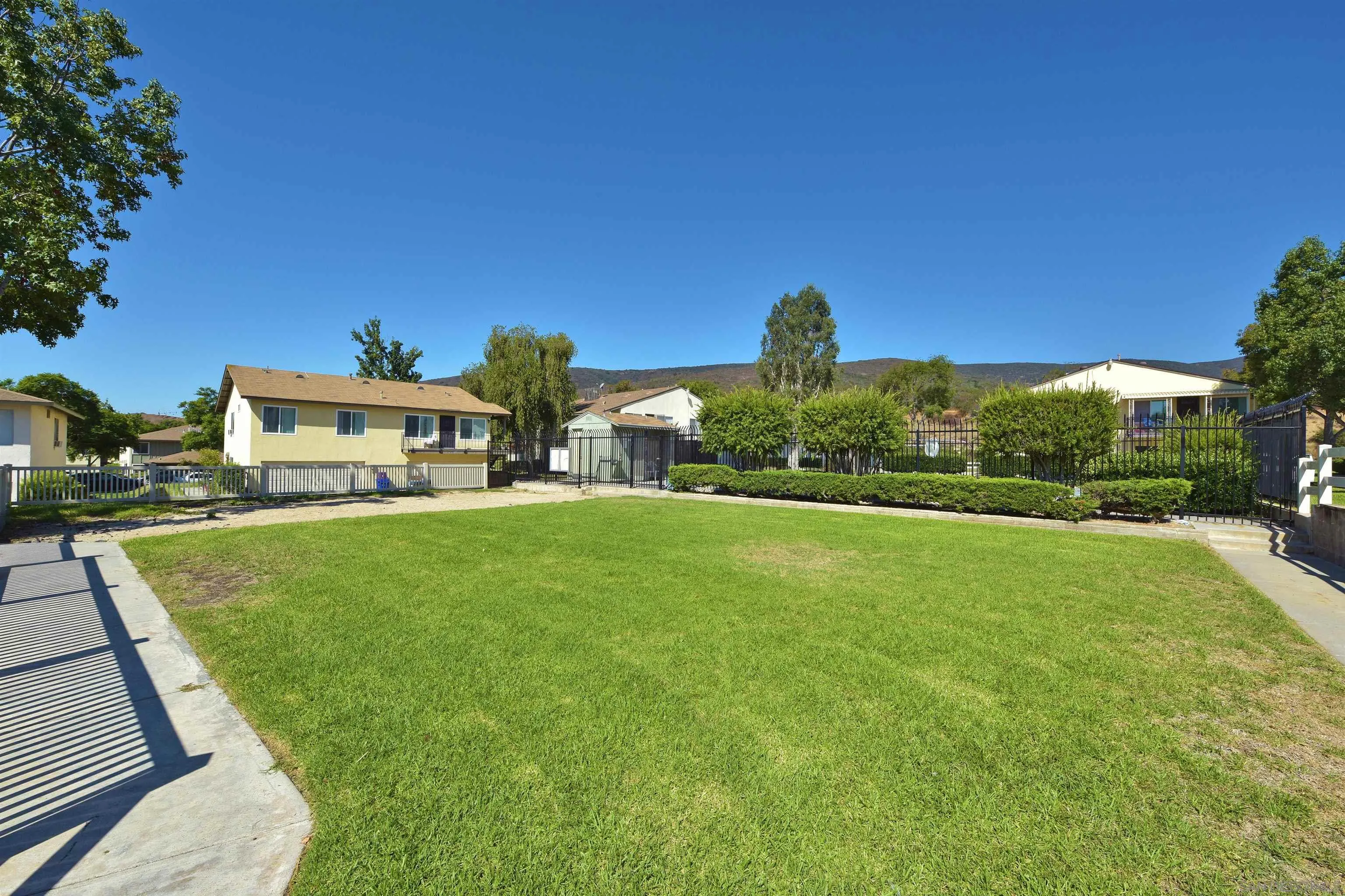https://cdn.realtyfeed.com/cdn/127/260015885/bb0652c5610d43c7acf7cf7497f964c5.webp