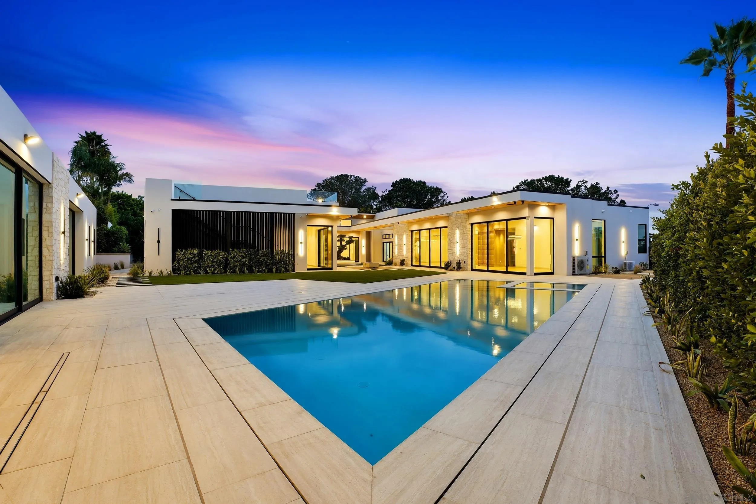 https://cdn.realtyfeed.com/cdn/127/260015888/94bab2edf5c7a8f07c779c9078bed60f.webp