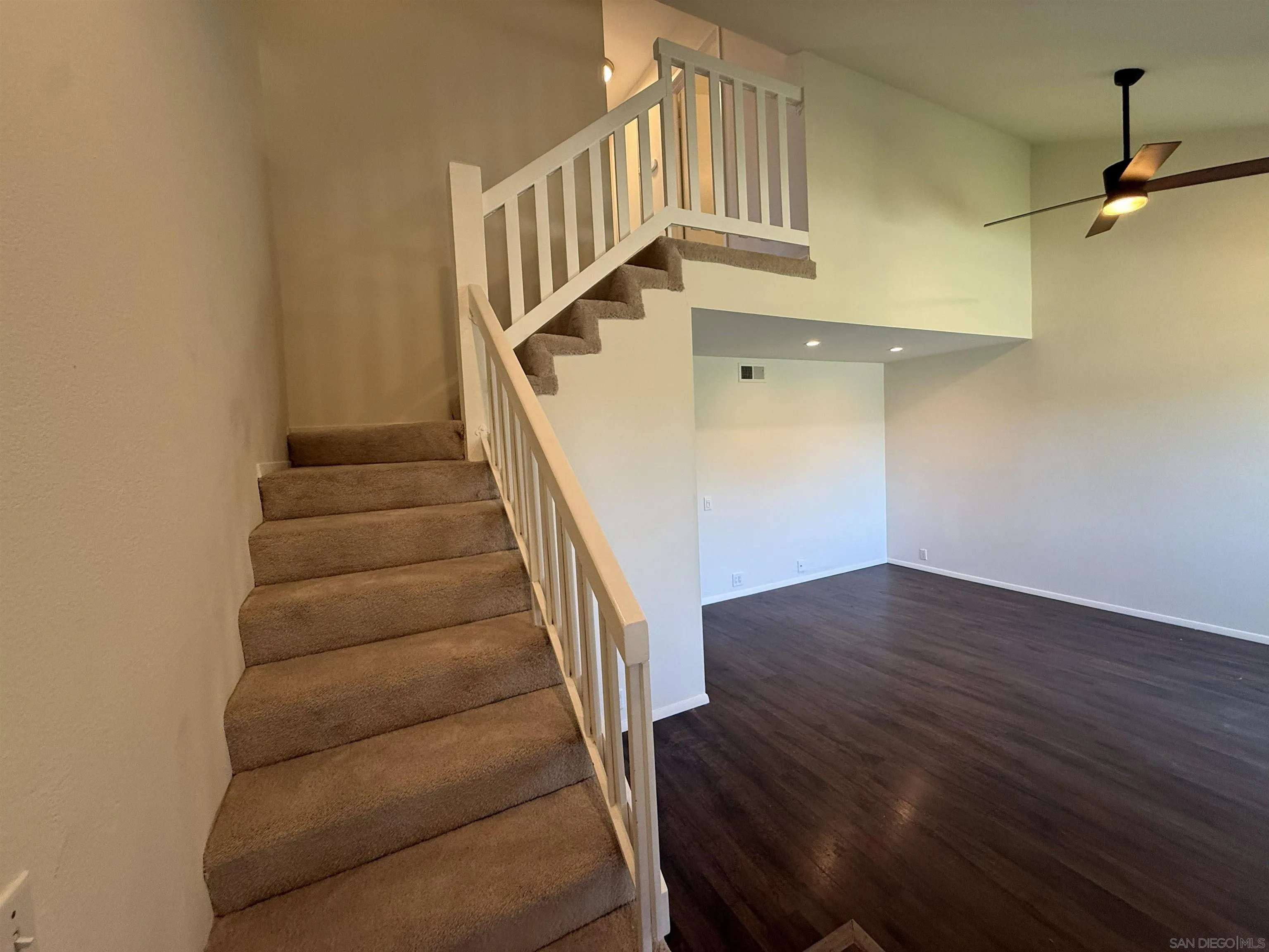 https://cdn.realtyfeed.com/cdn/127/260015893/5818cd8b62f2e699cba6e3404d621c51.webp