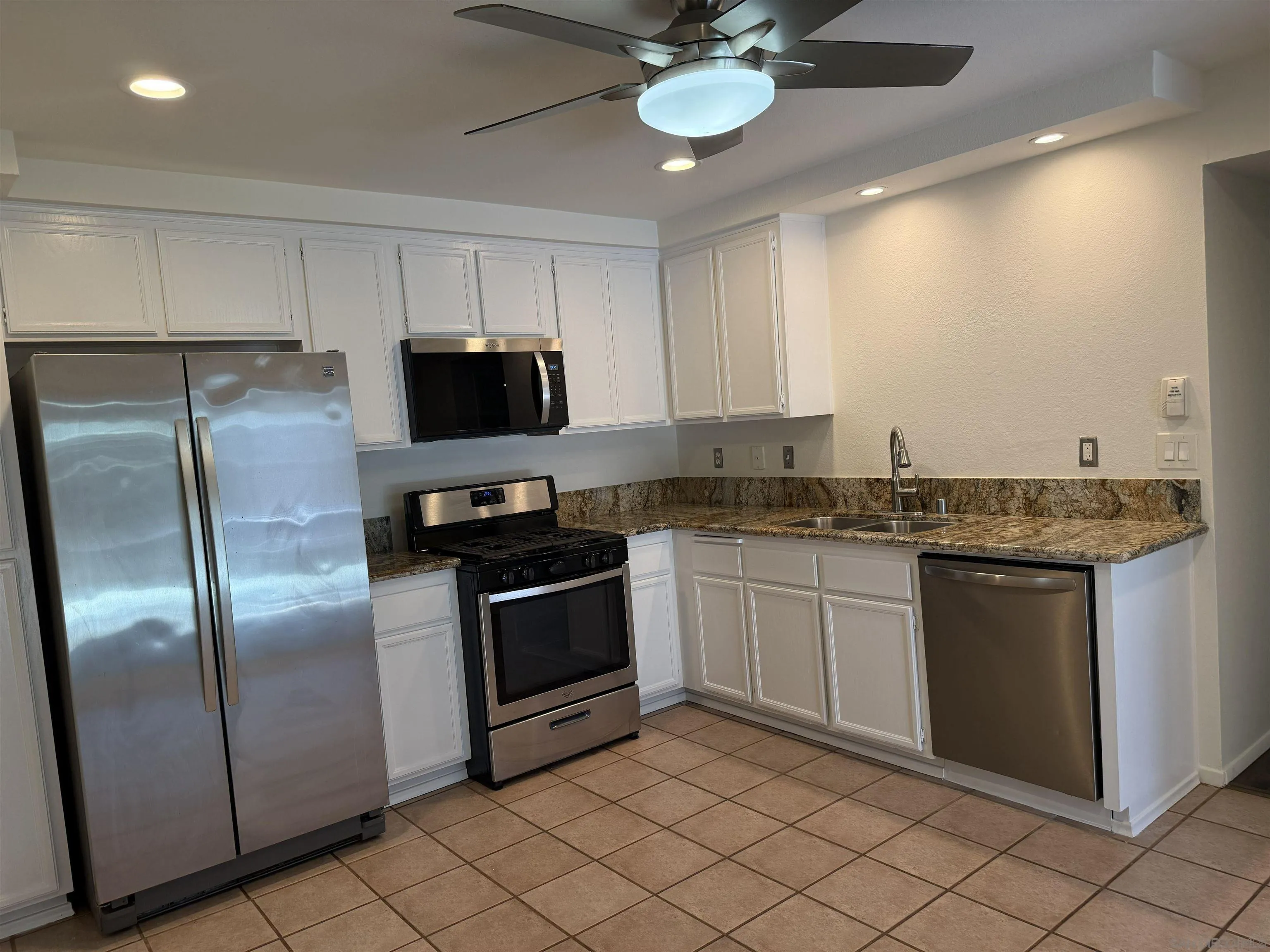 https://cdn.realtyfeed.com/cdn/127/260015893/81050d7e2b610c935b8060df42e5a5d3.webp