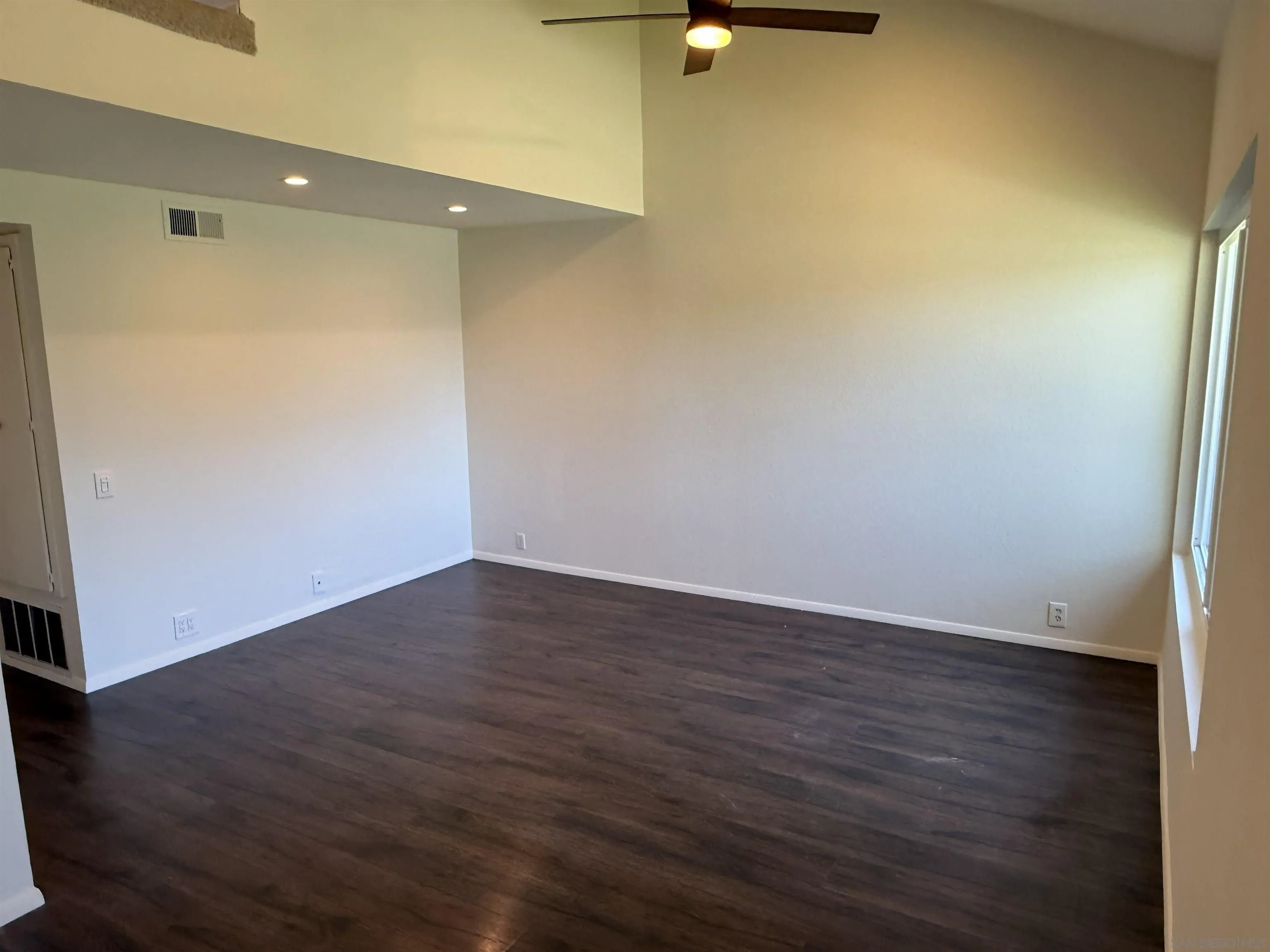 https://cdn.realtyfeed.com/cdn/127/260015893/f5f4e3c07f4a87a8a39c94b274a2b78a.webp